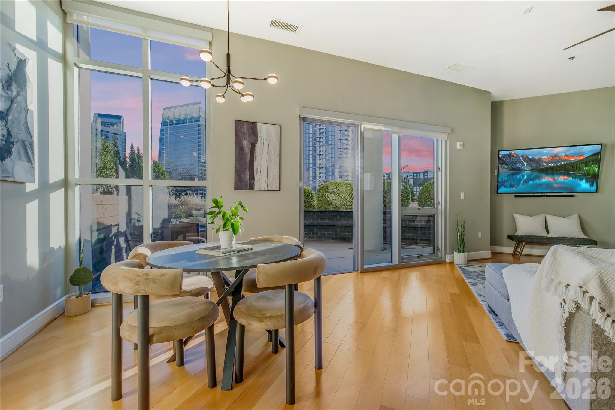 333 W Trade Street W #708 — Charlotte