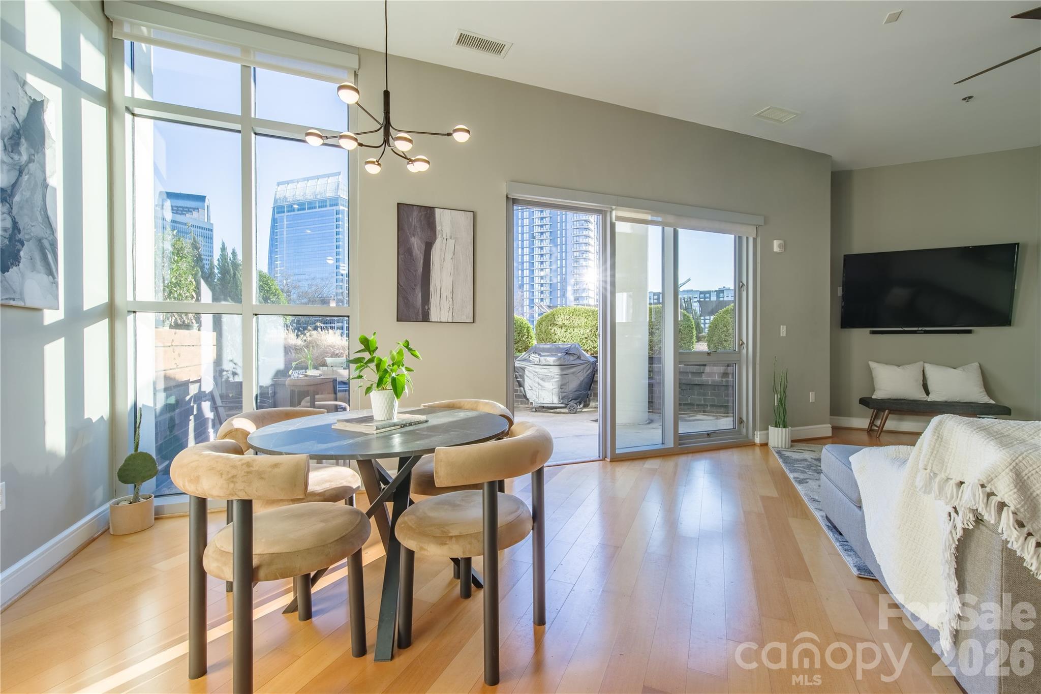333 W Trade Street W #708 — Charlotte