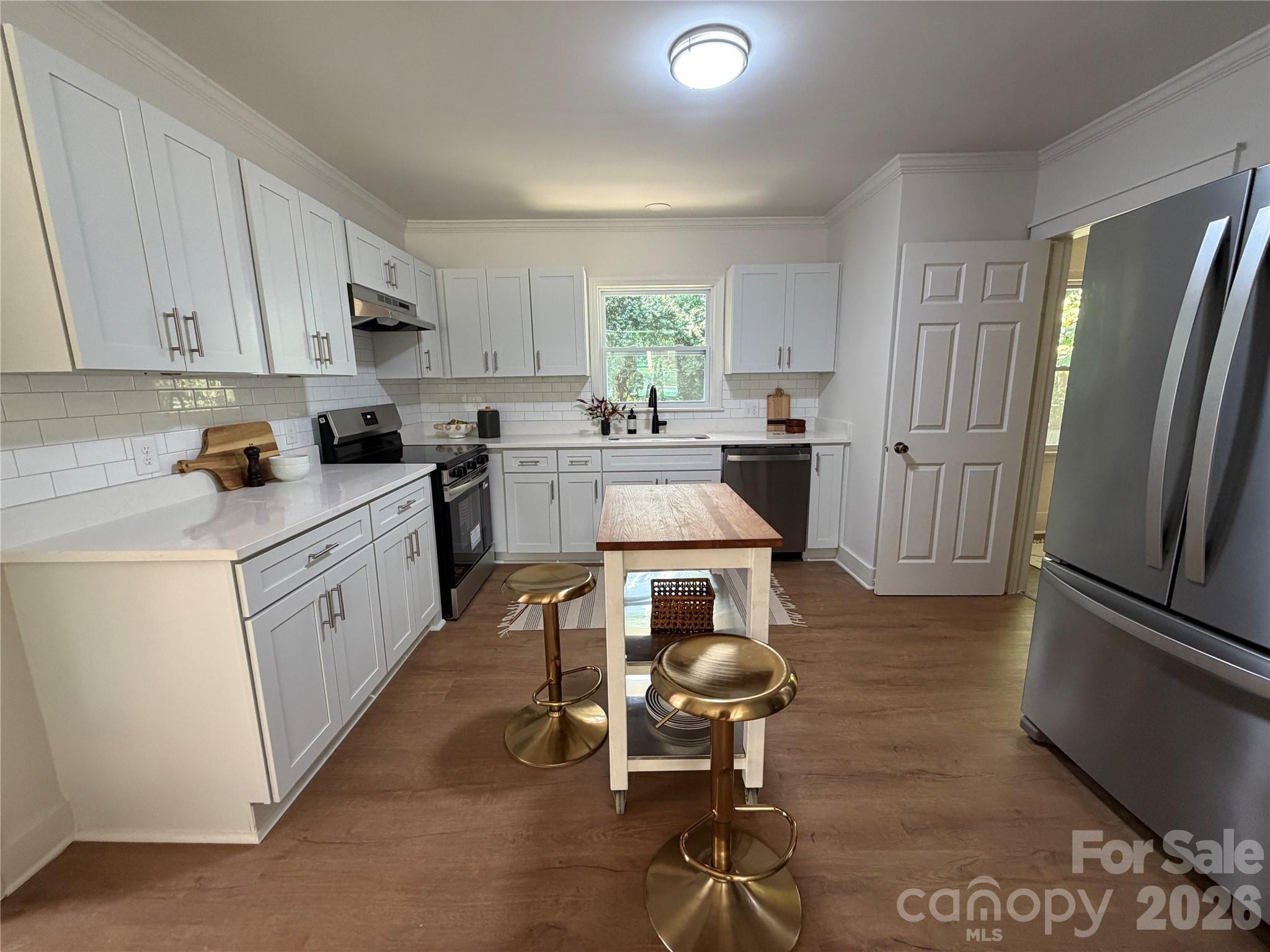1915 Birchcrest Drive — Charlotte