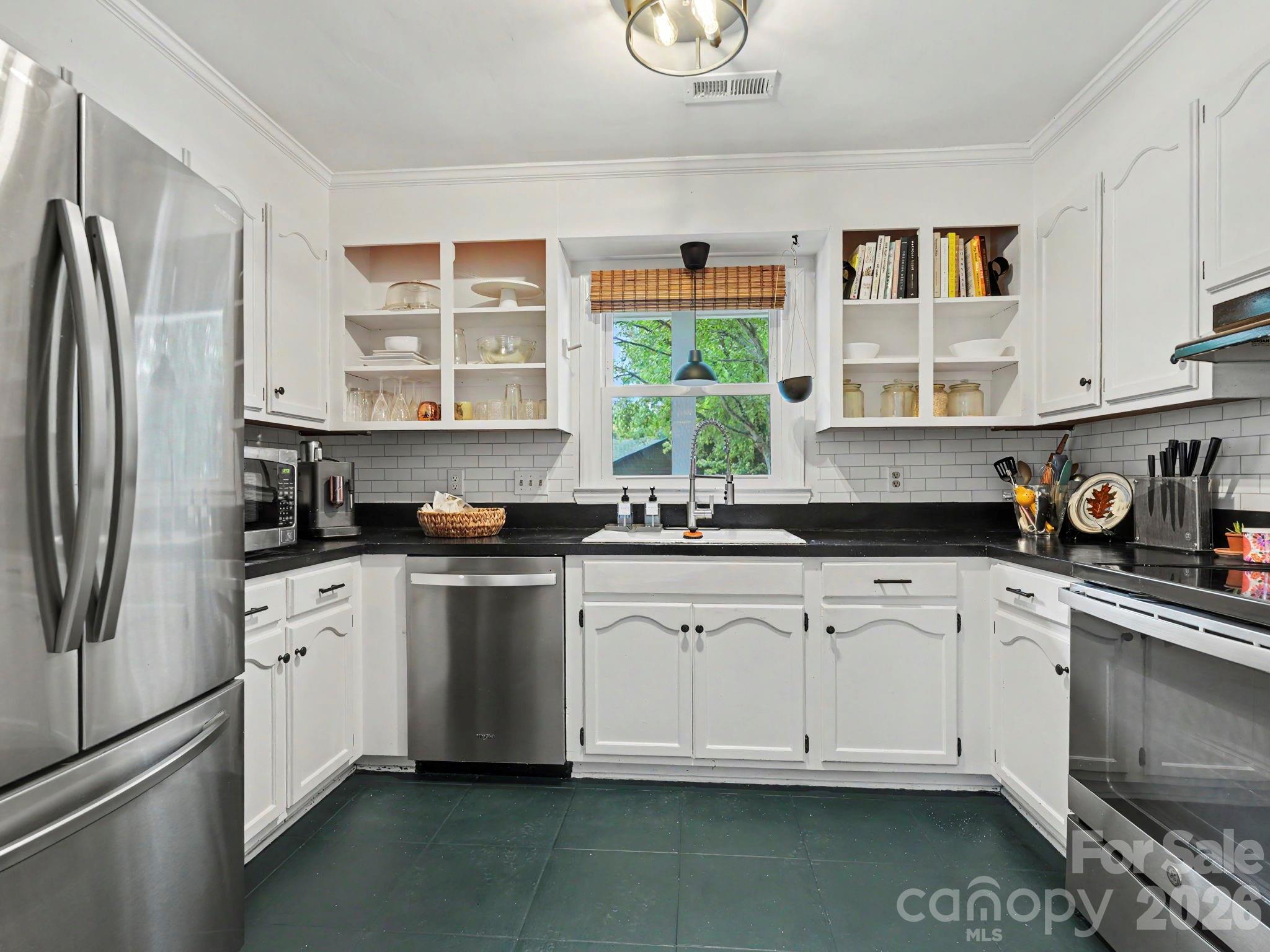 7239 Lockmont Drive — Charlotte