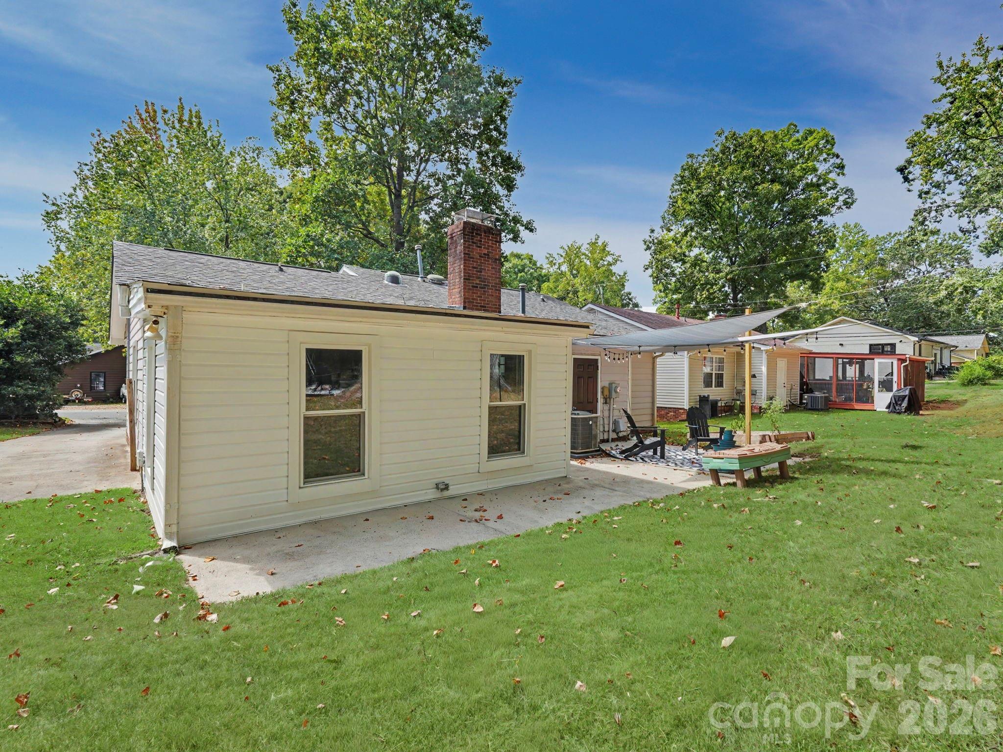 7239 Lockmont Drive — Charlotte