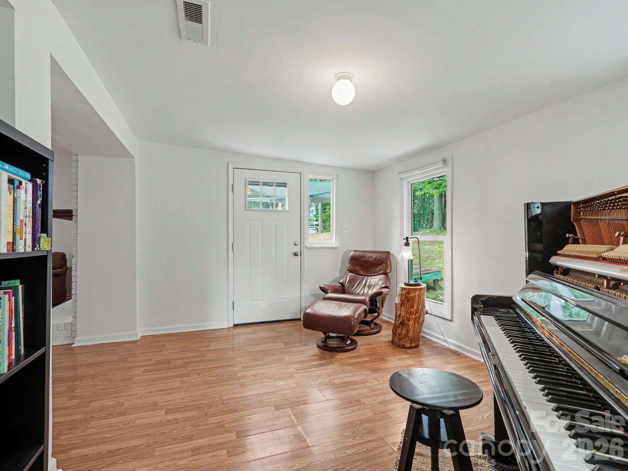 7239 Lockmont Drive — Charlotte