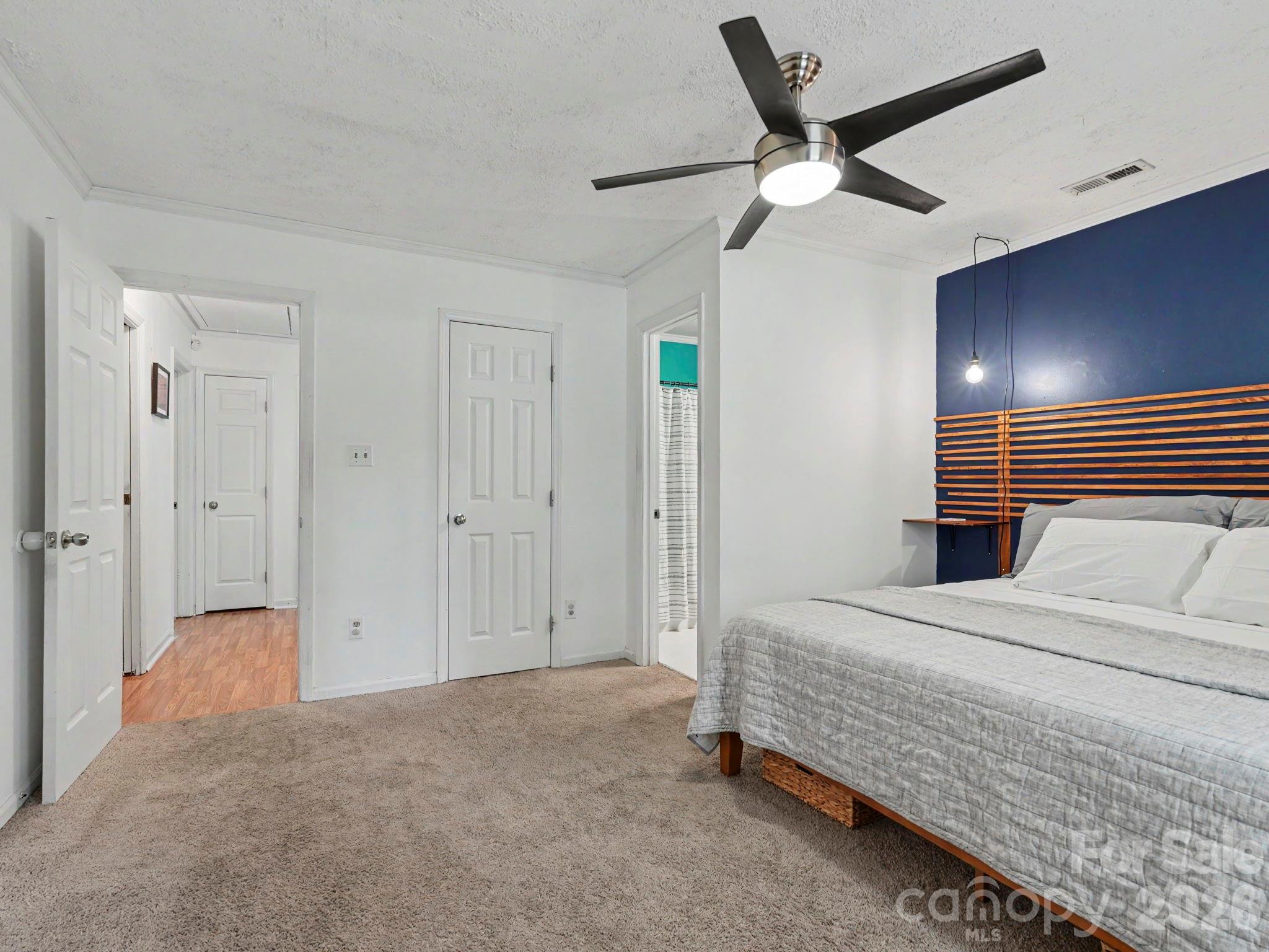 7239 Lockmont Drive — Charlotte