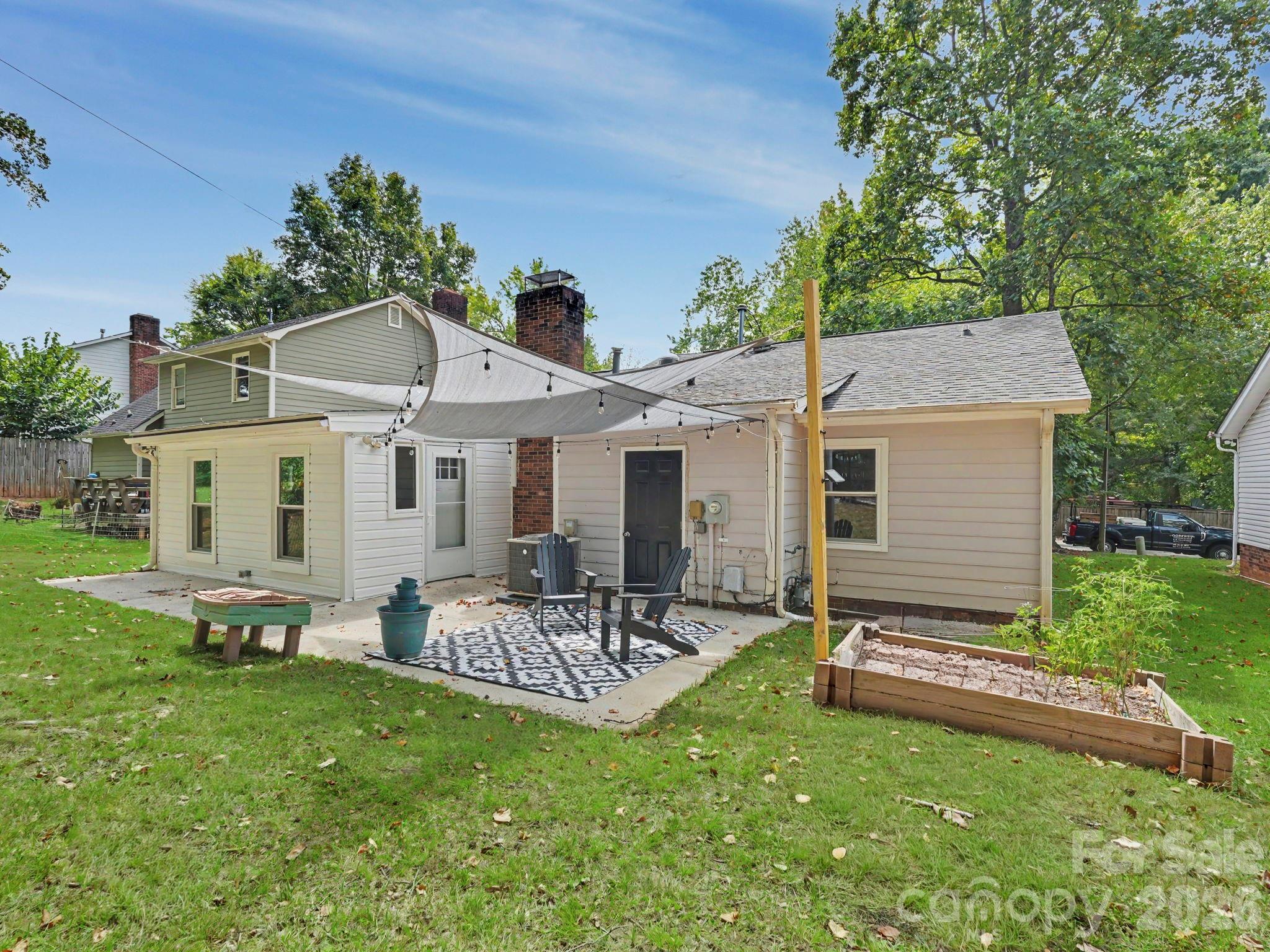 7239 Lockmont Drive — Charlotte