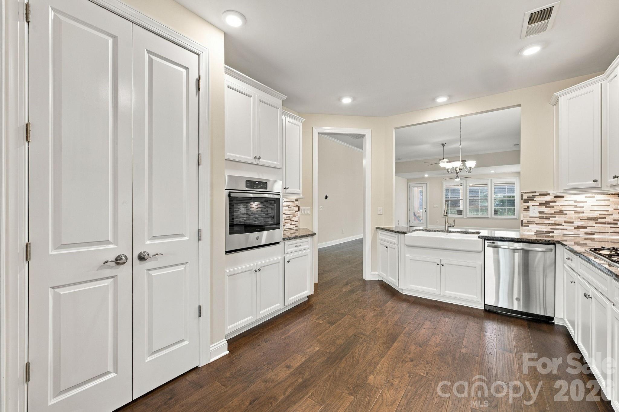 8407 Festival Way — Charlotte