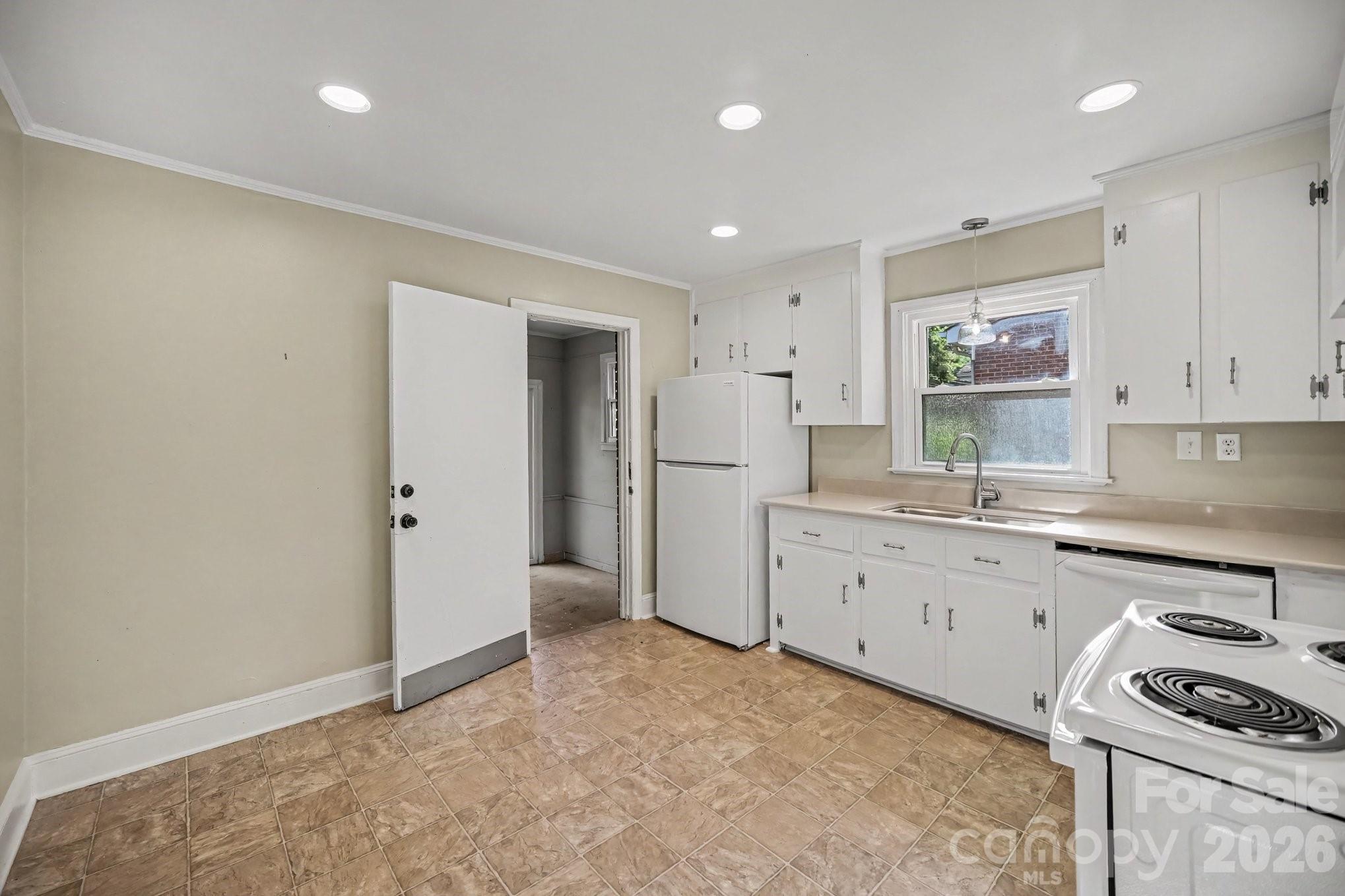 3960 Bristol Drive — Charlotte