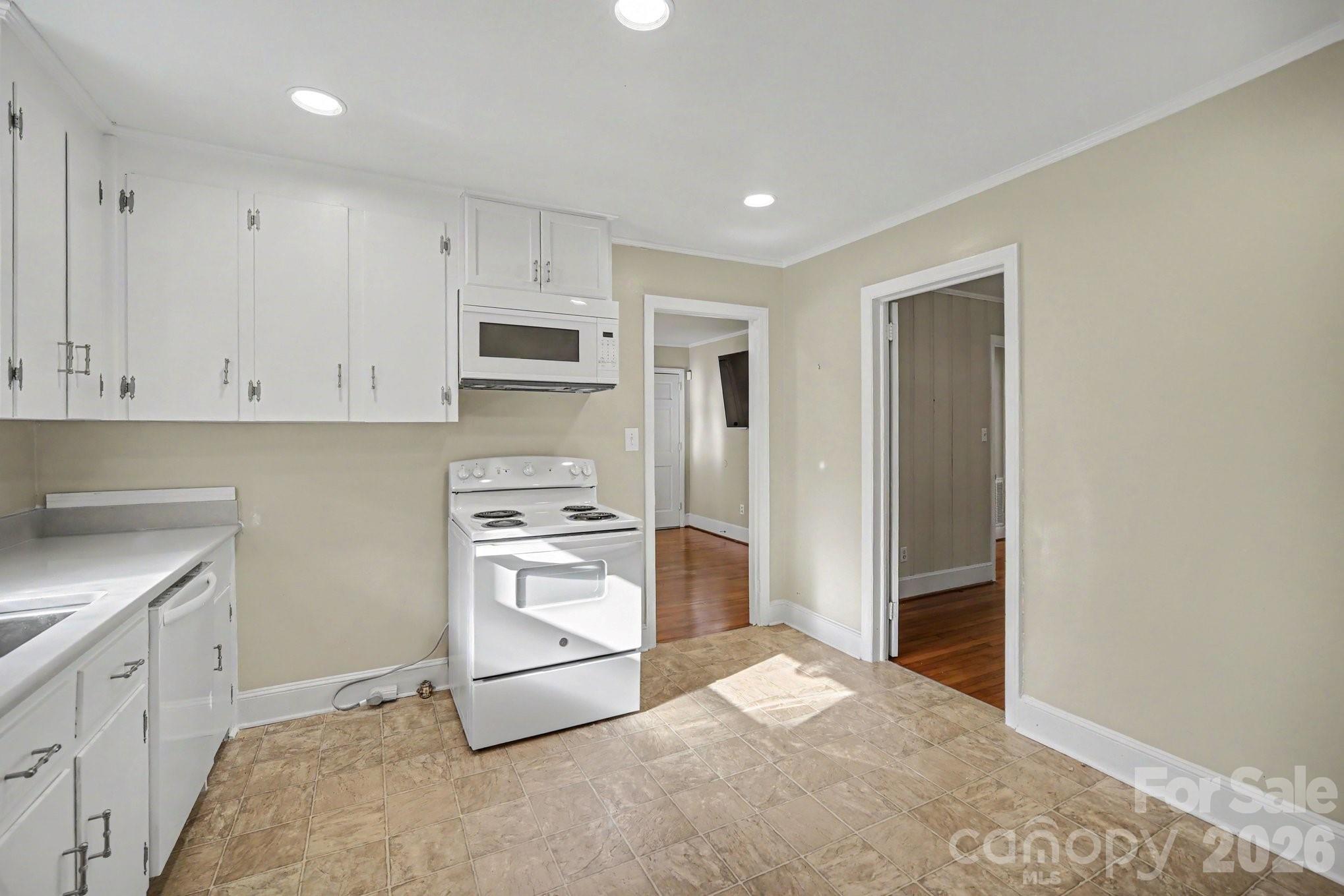 3960 Bristol Drive — Charlotte