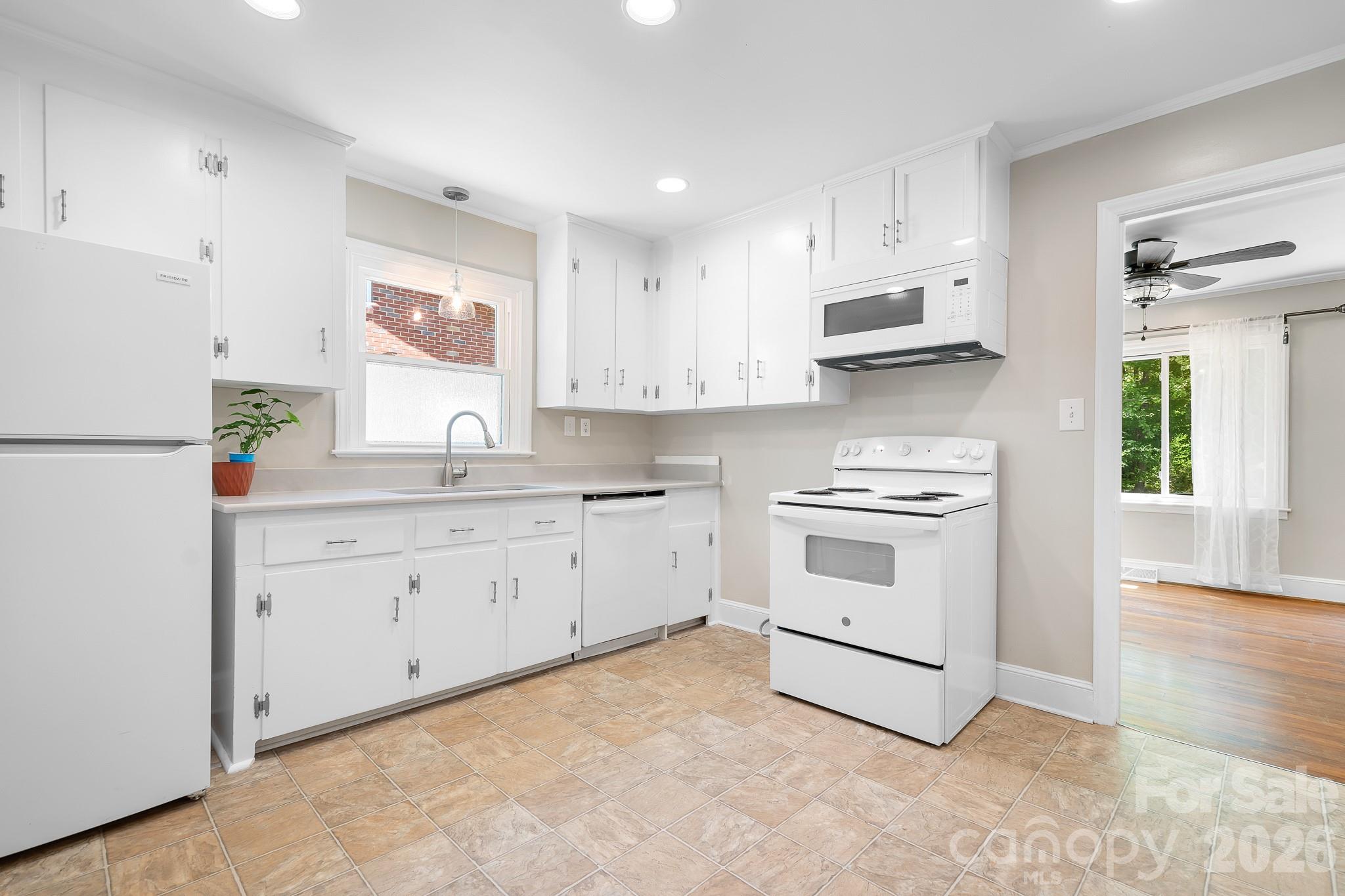 3960 Bristol Drive — Charlotte