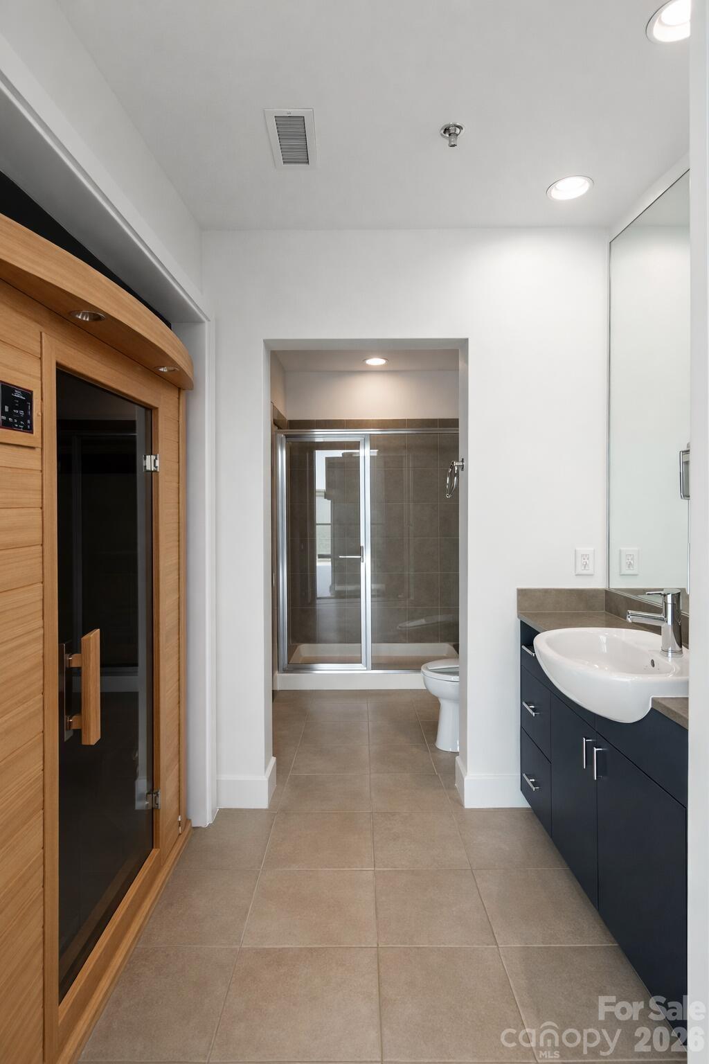 333 W Trade Street #907 — Charlotte