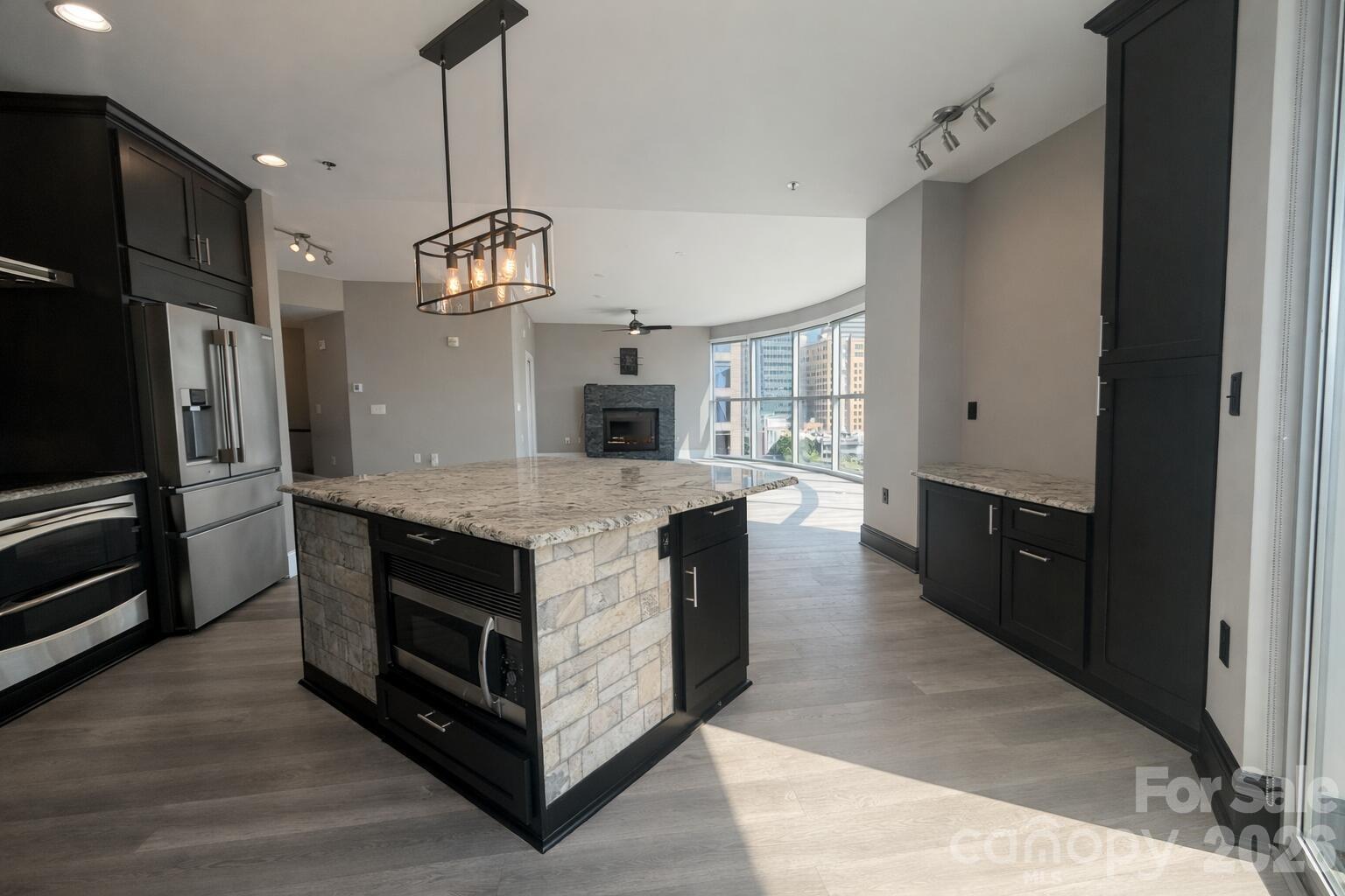 333 W Trade Street #907 — Charlotte
