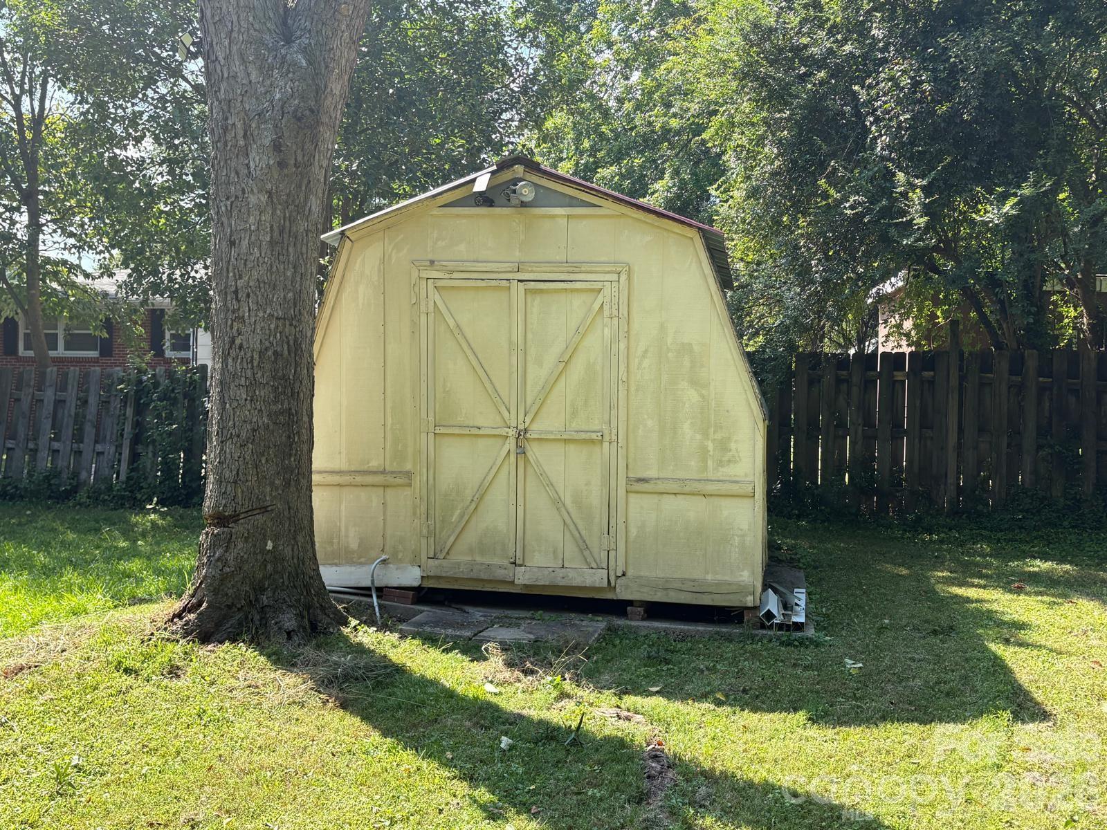 818 Hillcrest Avenue — Gastonia