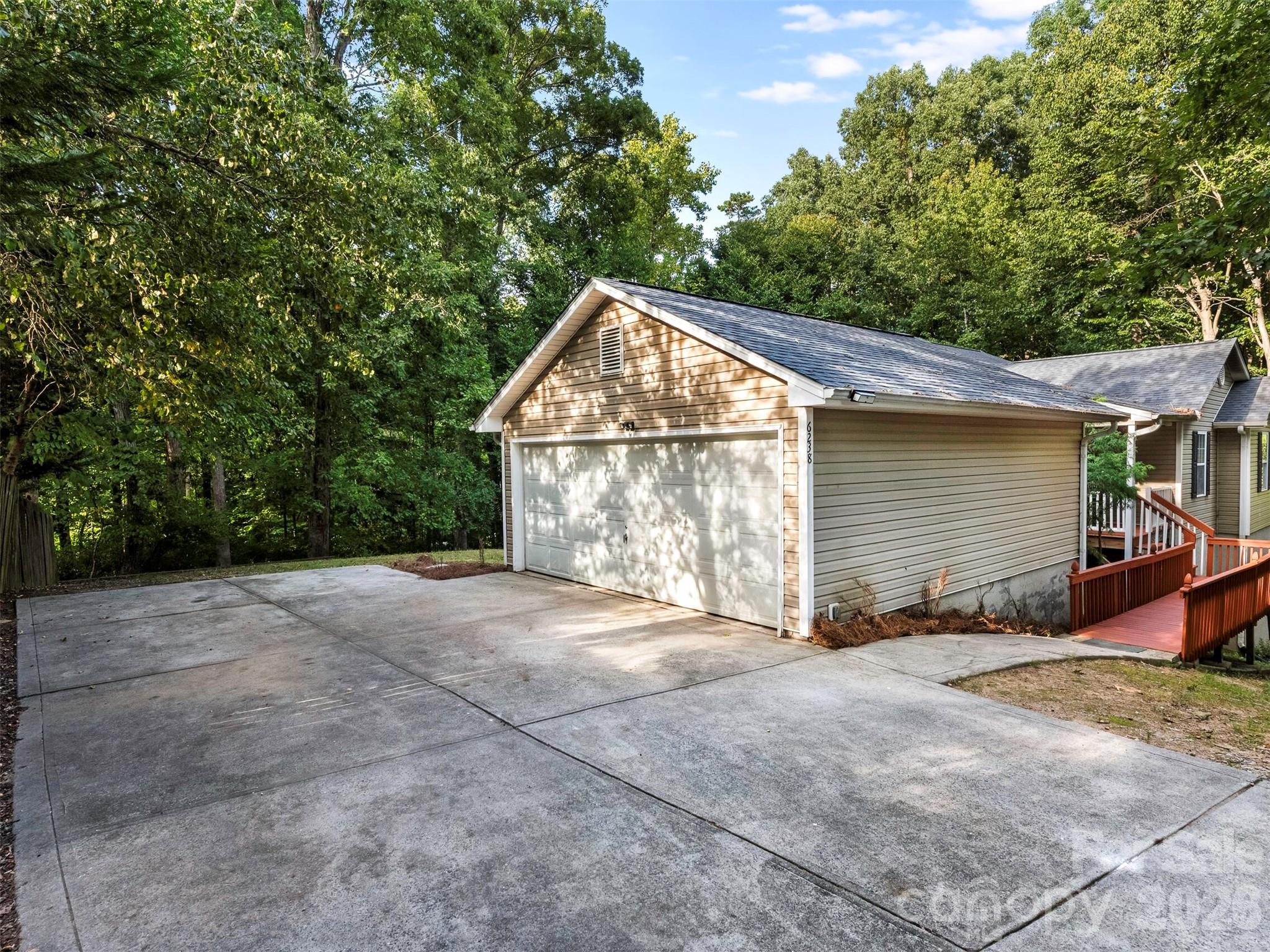 6238 King George Drive — Charlotte