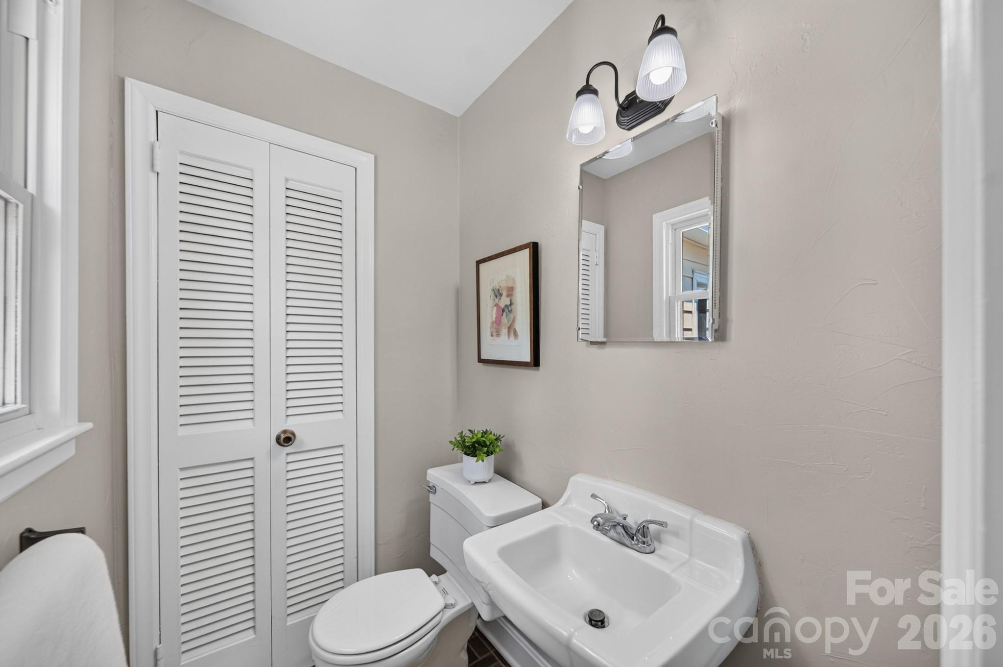 7601 Woodstream Drive — Charlotte