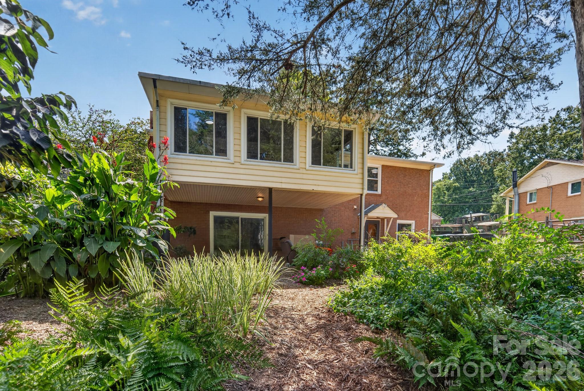 7601 Woodstream Drive — Charlotte