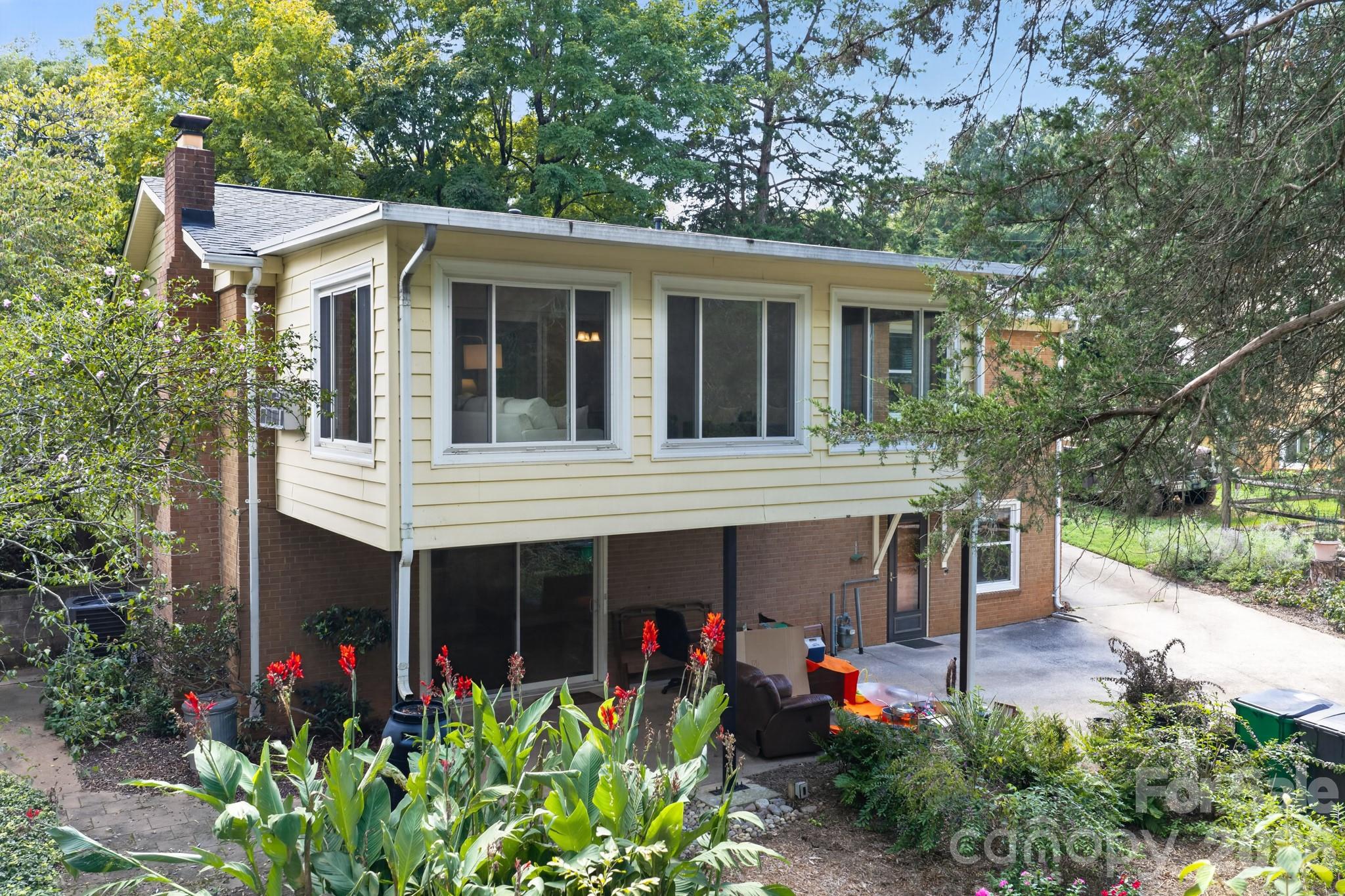 7601 Woodstream Drive — Charlotte
