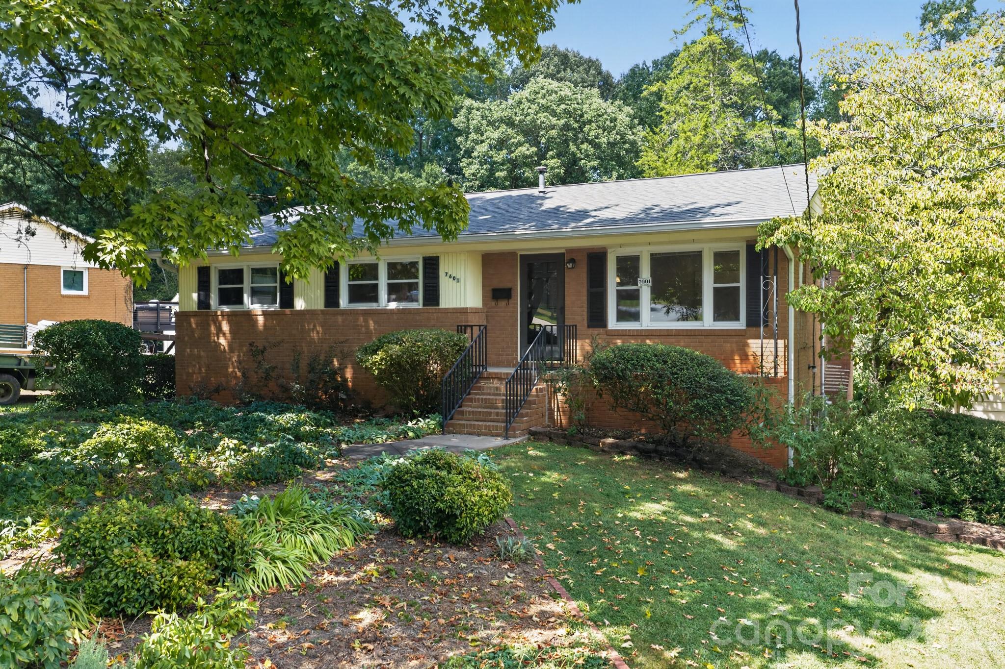 7601 Woodstream Drive — Charlotte