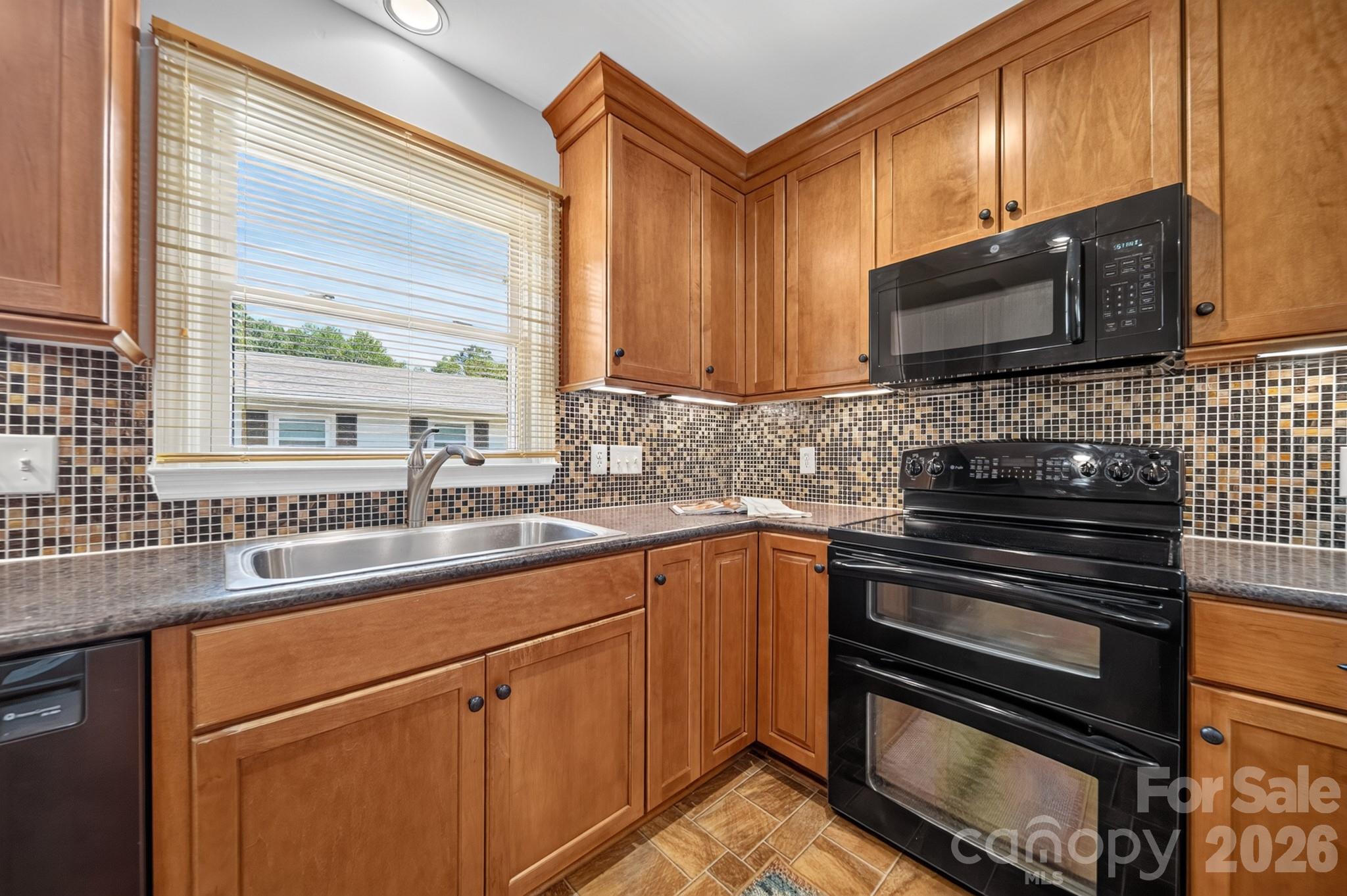 7601 Woodstream Drive — Charlotte