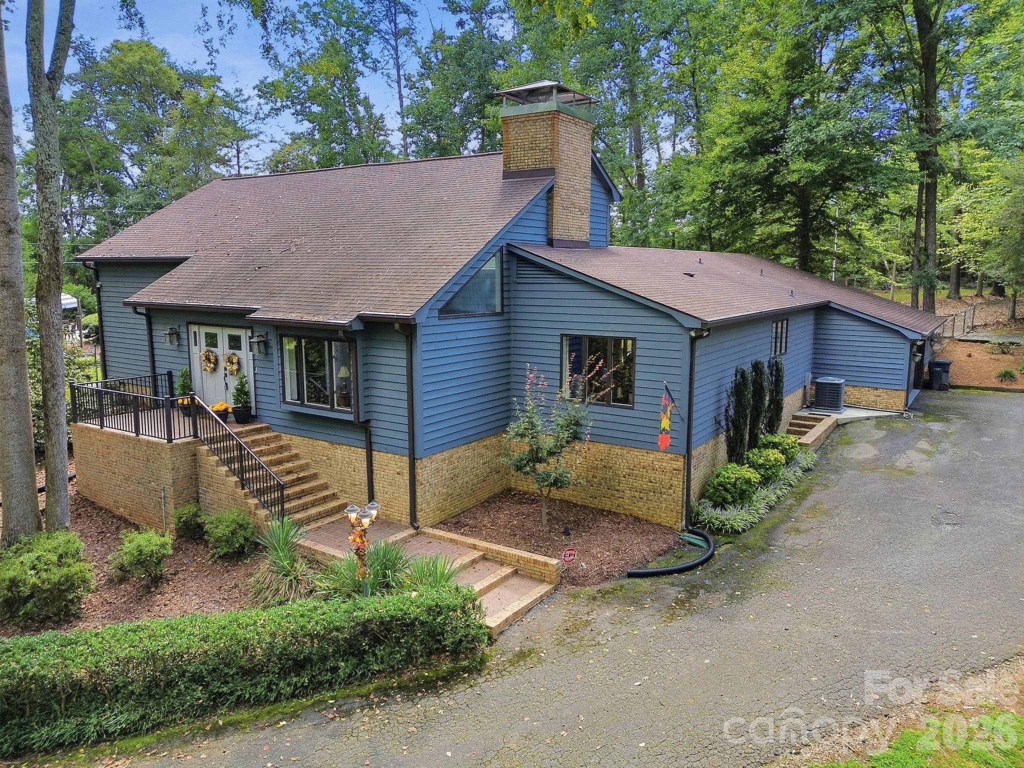 211 Lamplighter Lane — Mount Holly