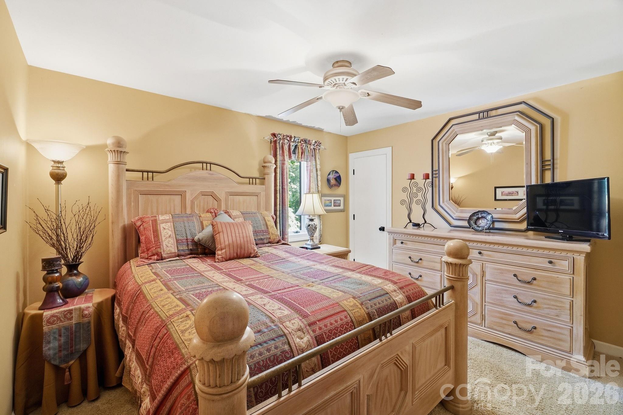 211 Lamplighter Lane — Mount Holly