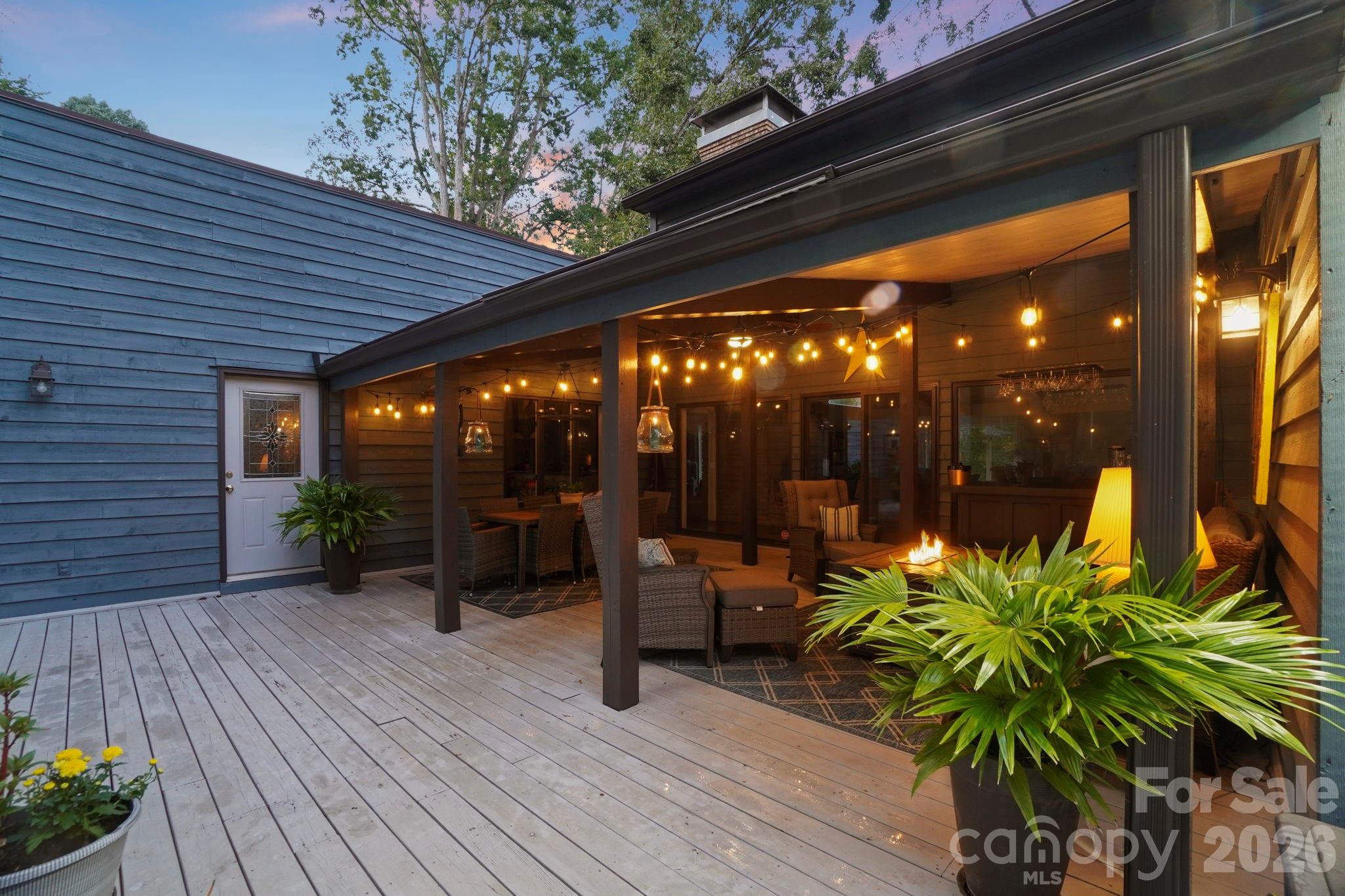 211 Lamplighter Lane — Mount Holly