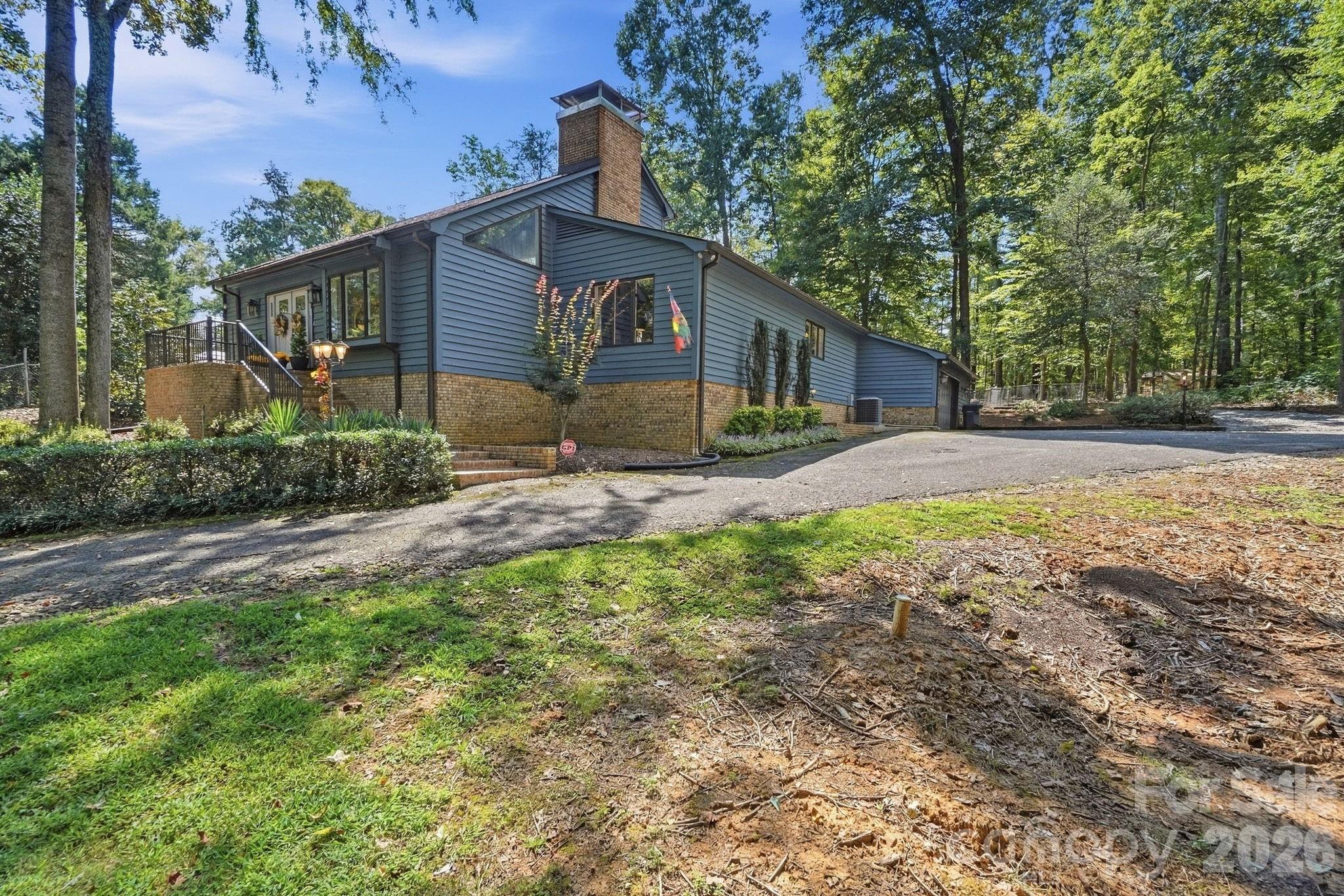 211 Lamplighter Lane — Mount Holly