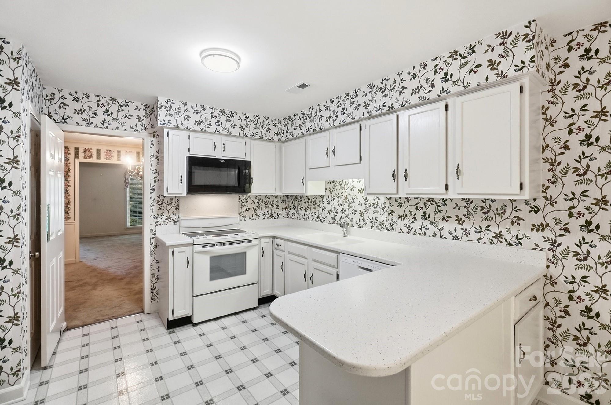 4218 Woodglen Lane — Charlotte