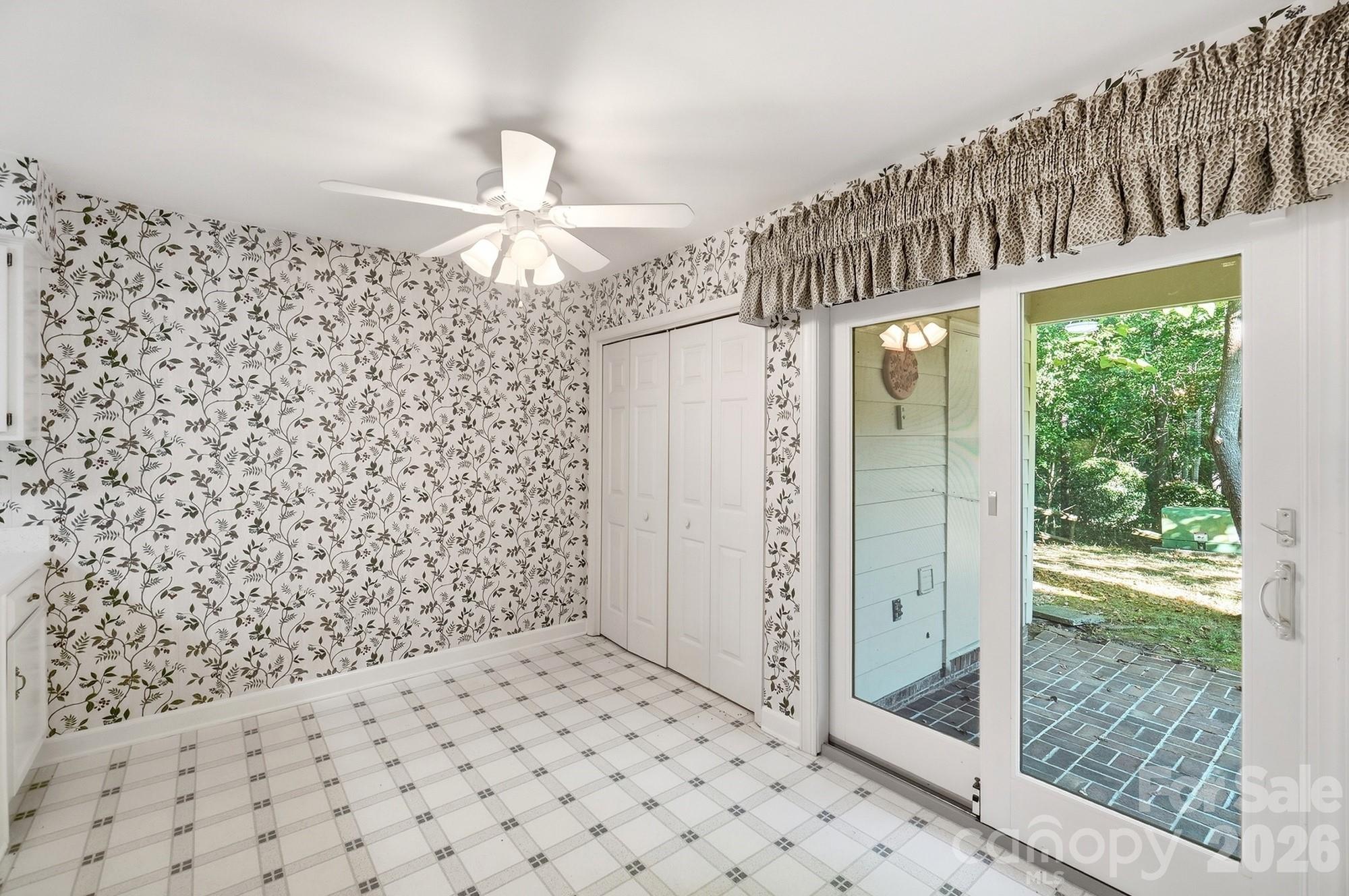 4218 Woodglen Lane — Charlotte