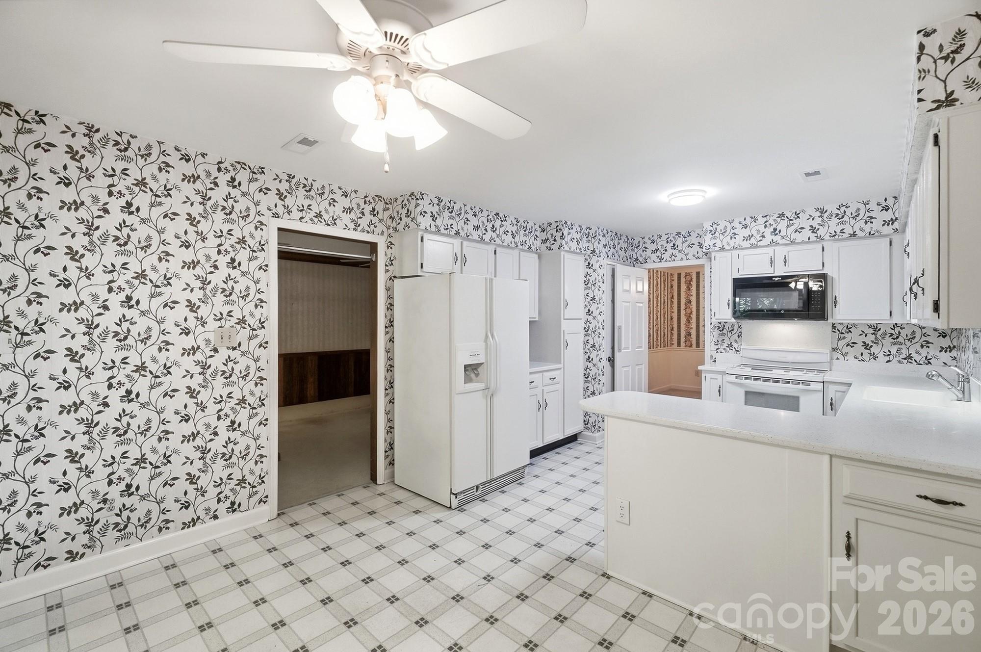 4218 Woodglen Lane — Charlotte