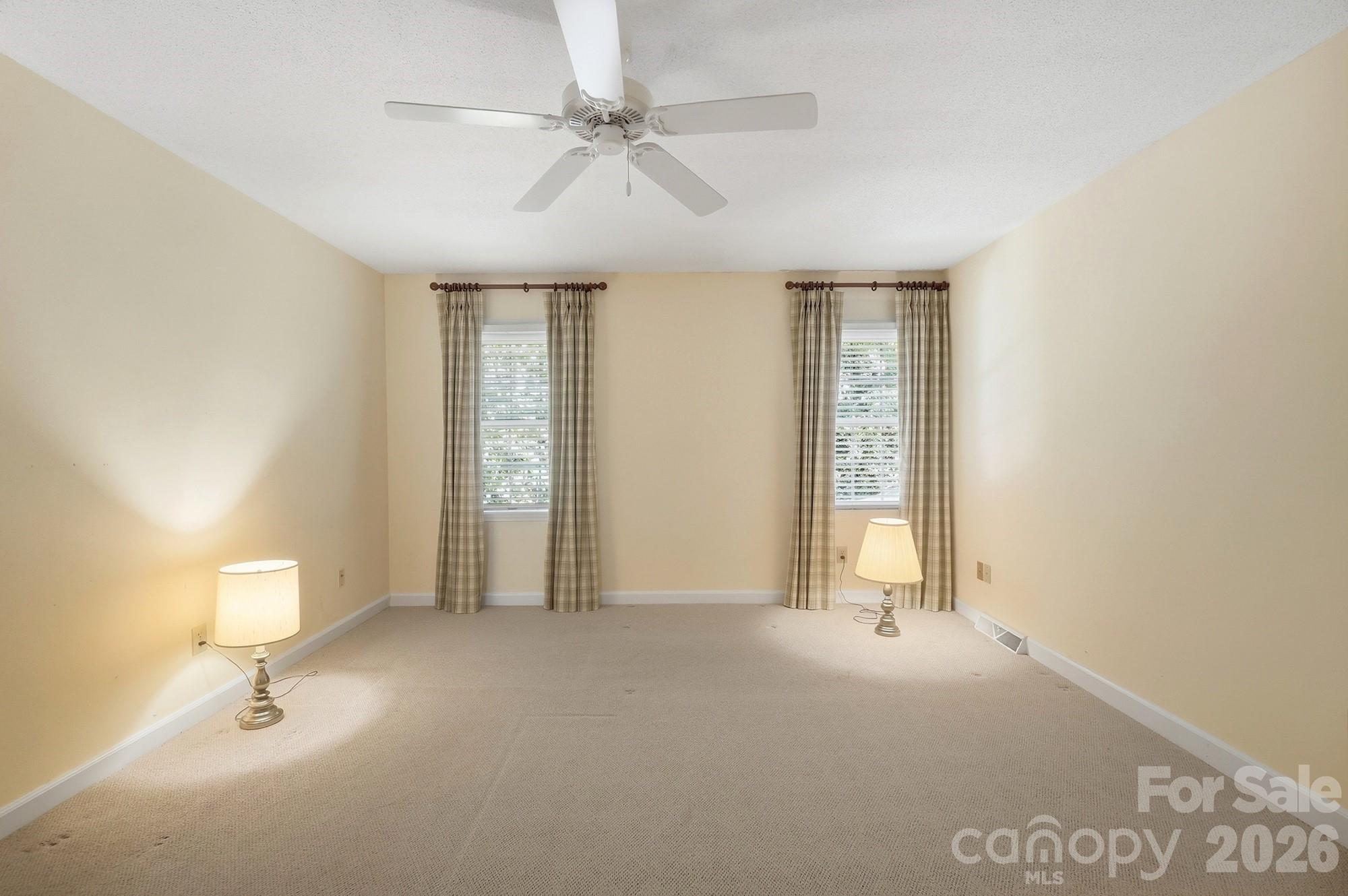 4218 Woodglen Lane — Charlotte