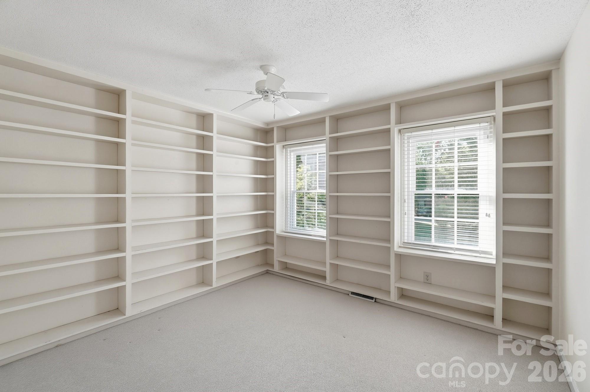 4218 Woodglen Lane — Charlotte