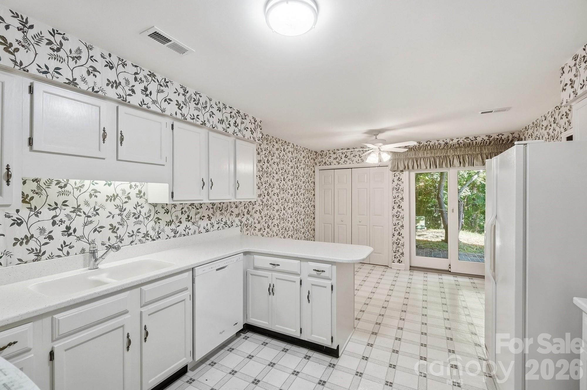 4218 Woodglen Lane — Charlotte