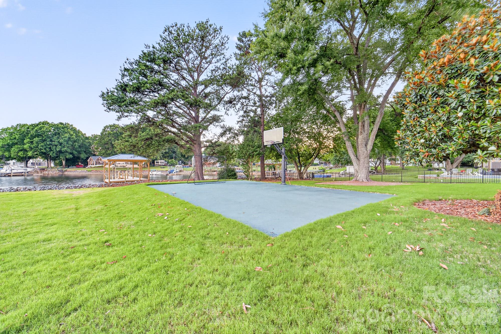 18212 & 18210 Pompano Place — Cornelius