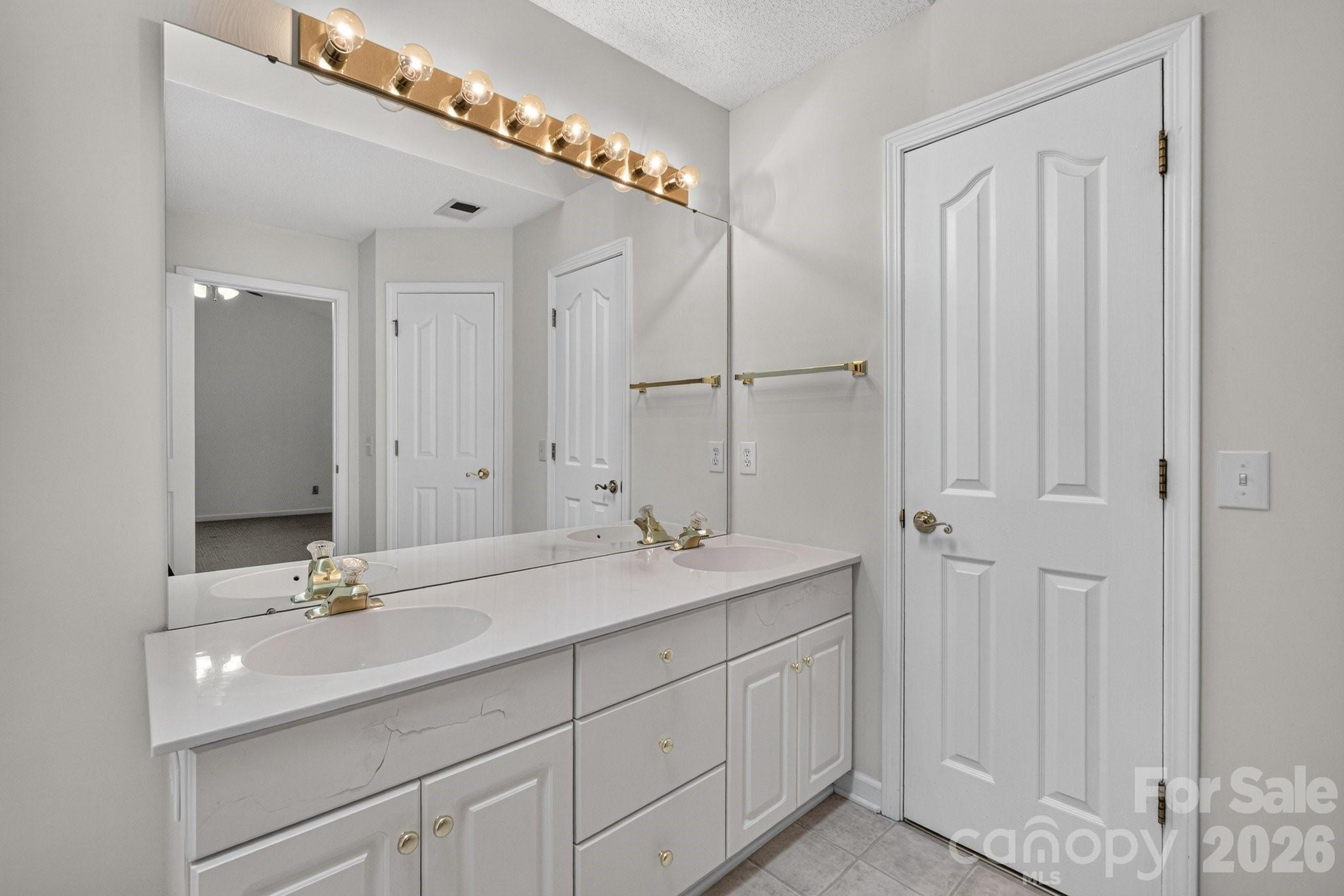5726 Swanston Drive — Charlotte