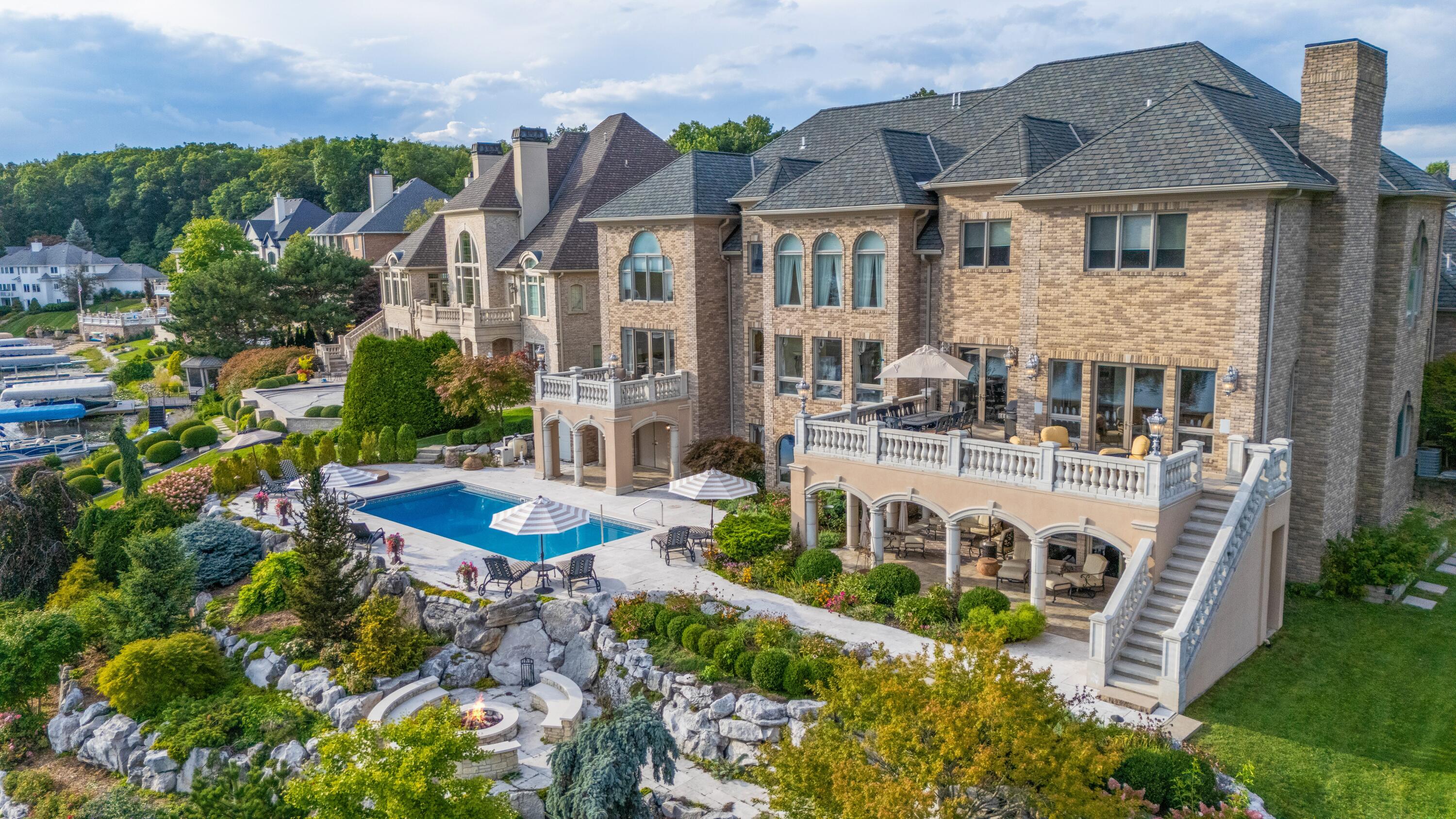 459 Surrey Hill Lane, Valparaiso, IN 46385; Image #2