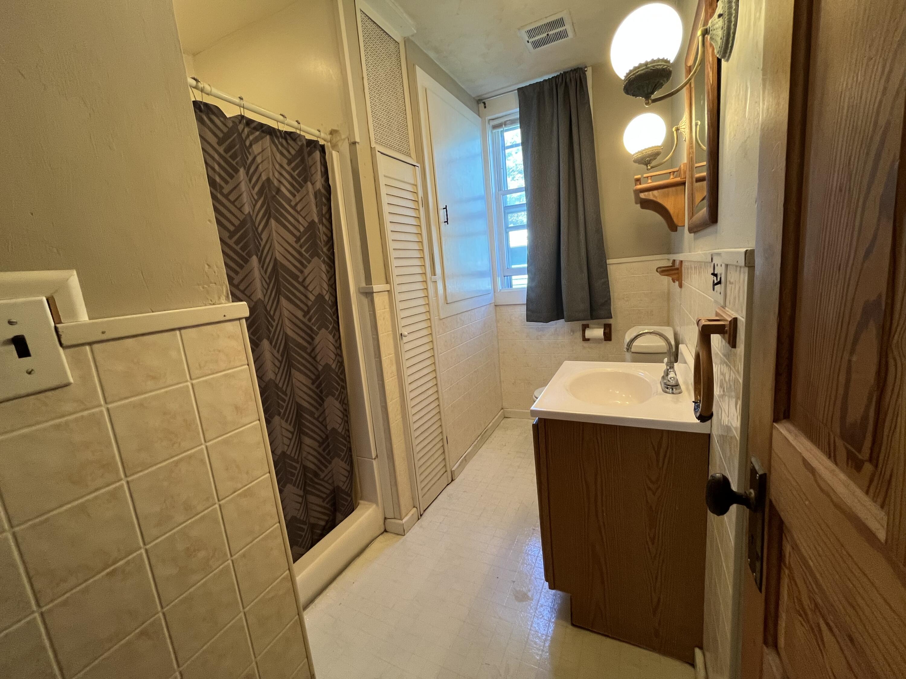 484 Grove Avenue, Valparaiso, IN 46385; Image #9