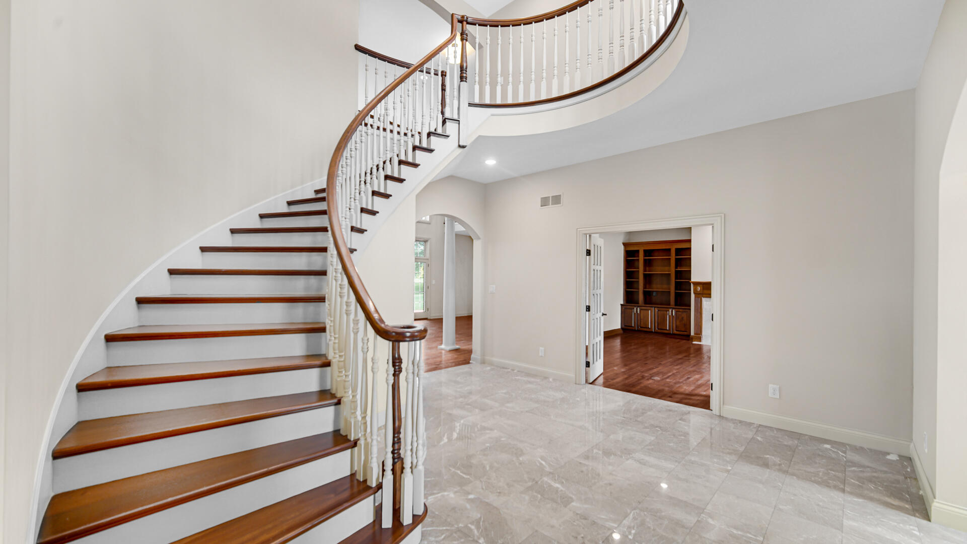 836 Killarney Drive, Dyer, IN 46311; Image #4