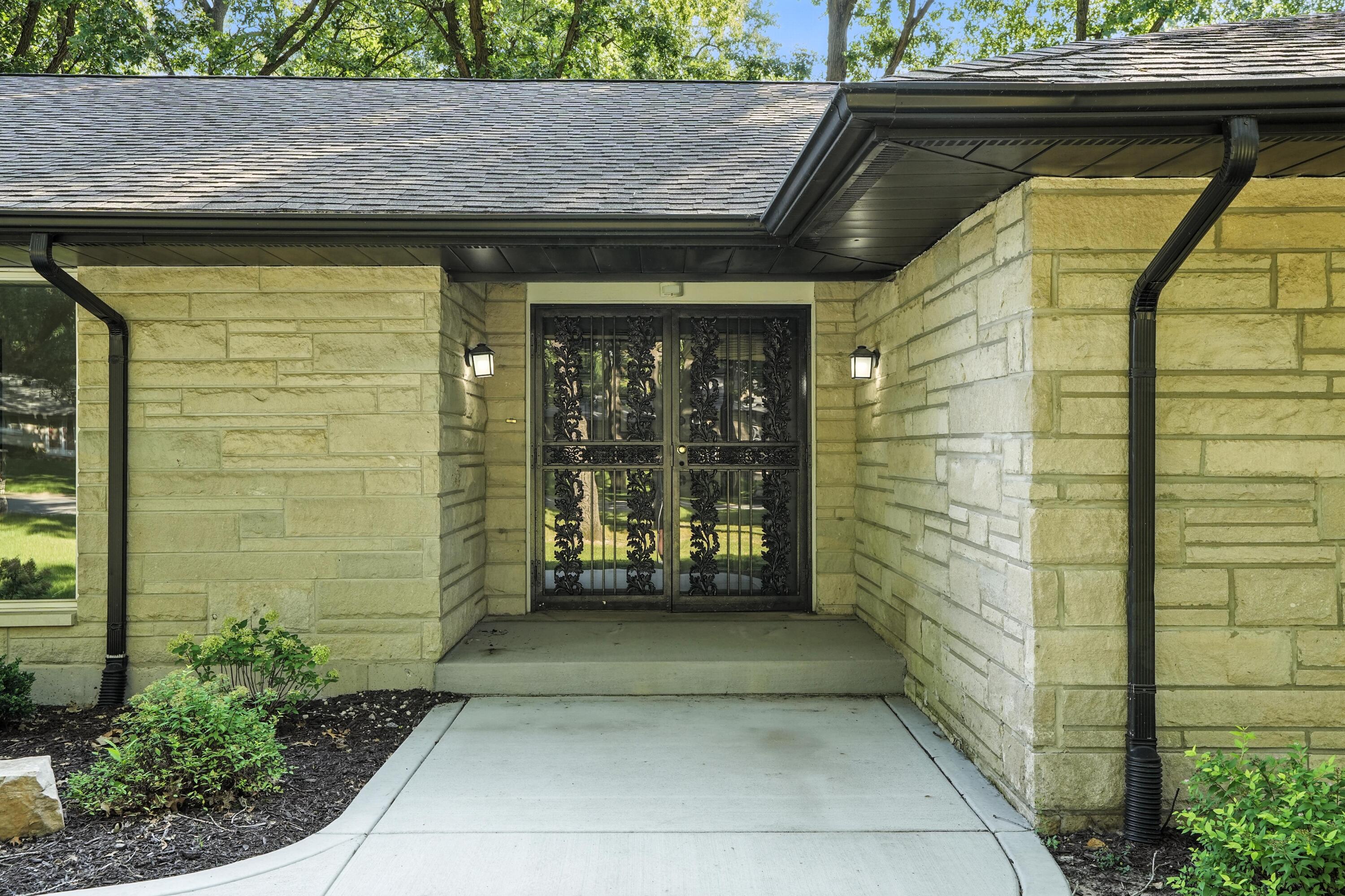 2711 Edgewood Drive, Dyer, IN 46311; Image #2