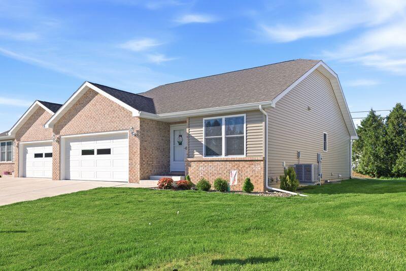 82 Prince William Court, La Porte, IN 46350; Image #2