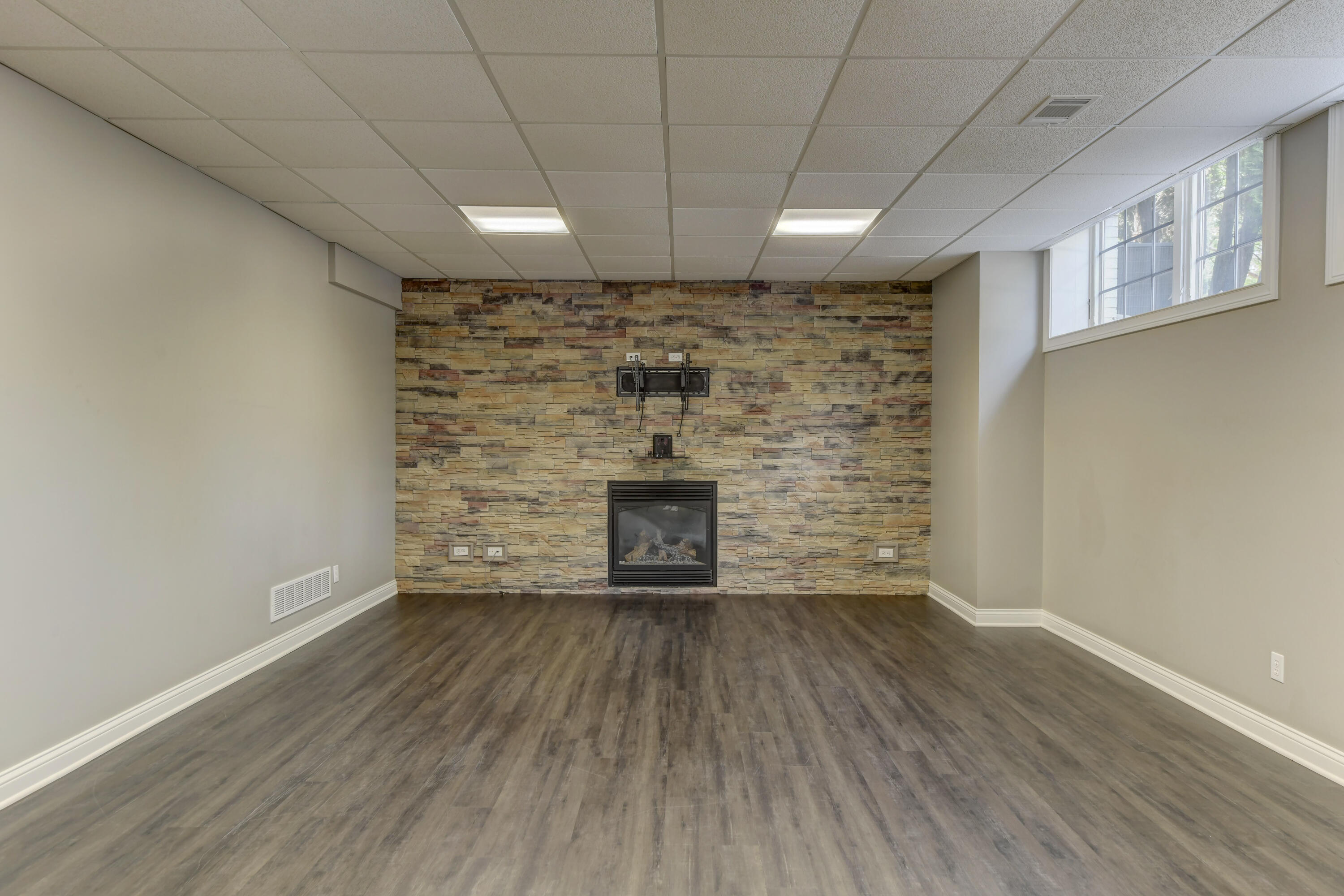 10135 Cherrywood Lane, Munster, IN 46321; Image #48