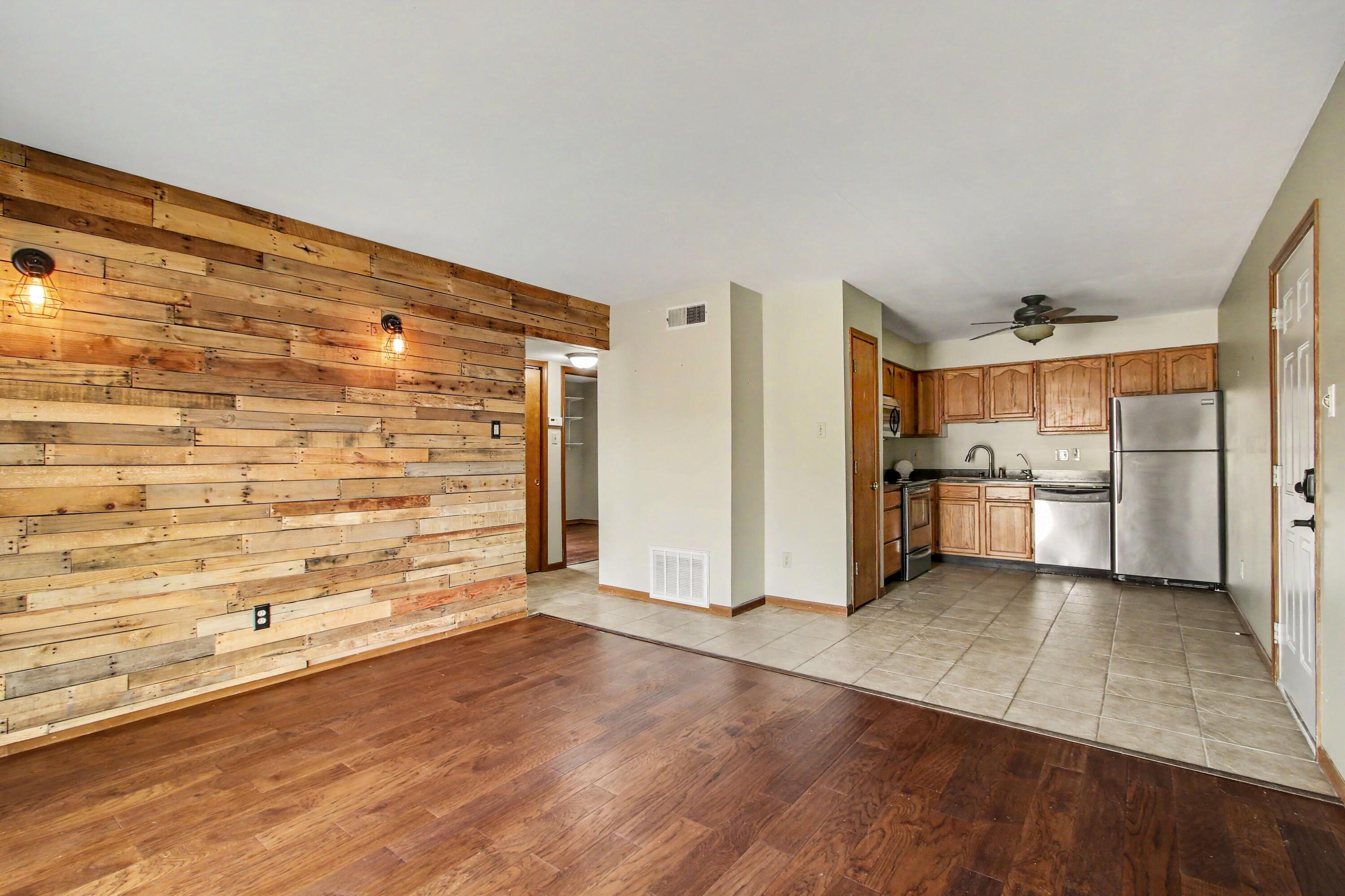 1086 Millpond, Unit B Road, Valparaiso, IN 46385; Image #5