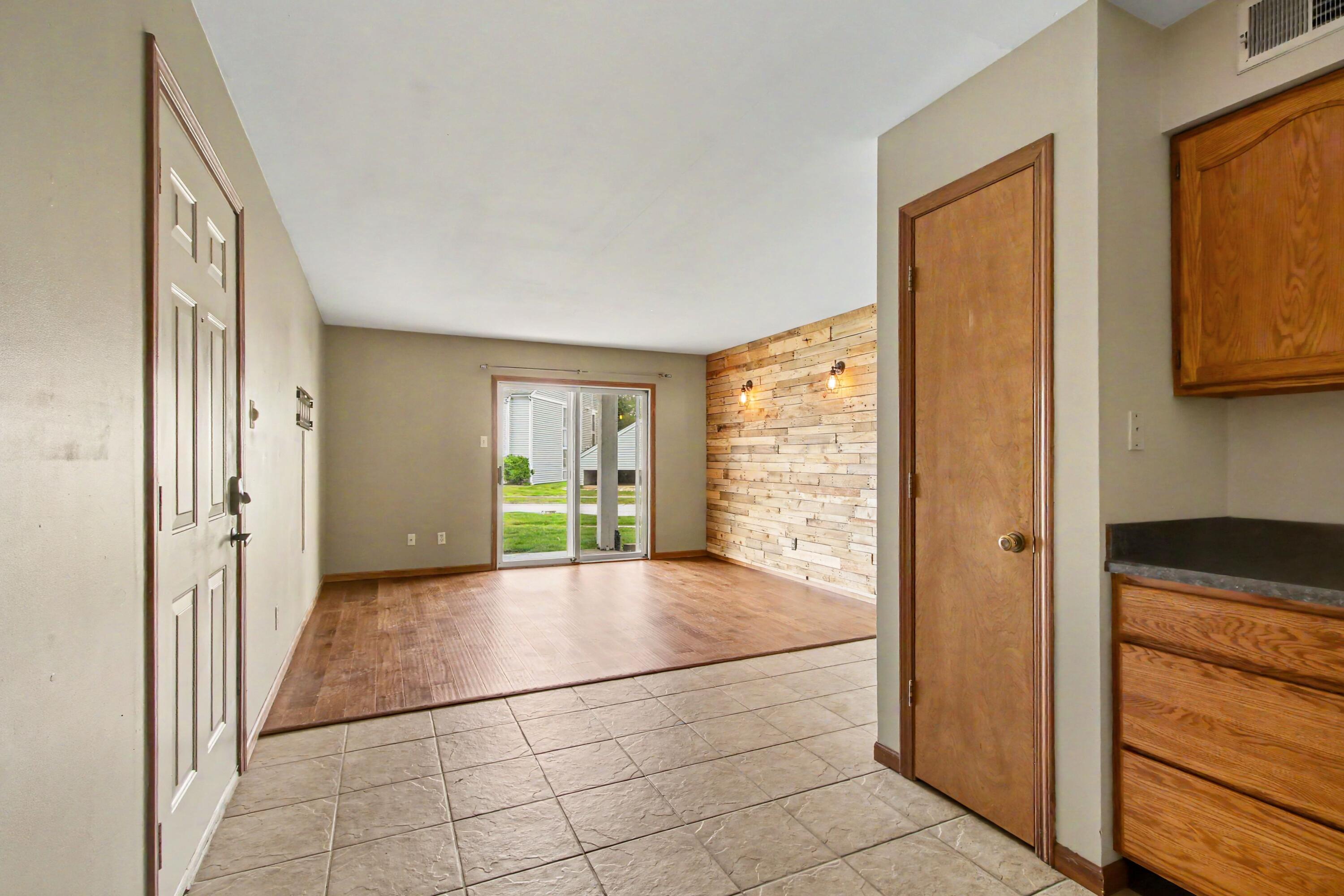 1086 Millpond, Unit B Road, Valparaiso, IN 46385; Image #9