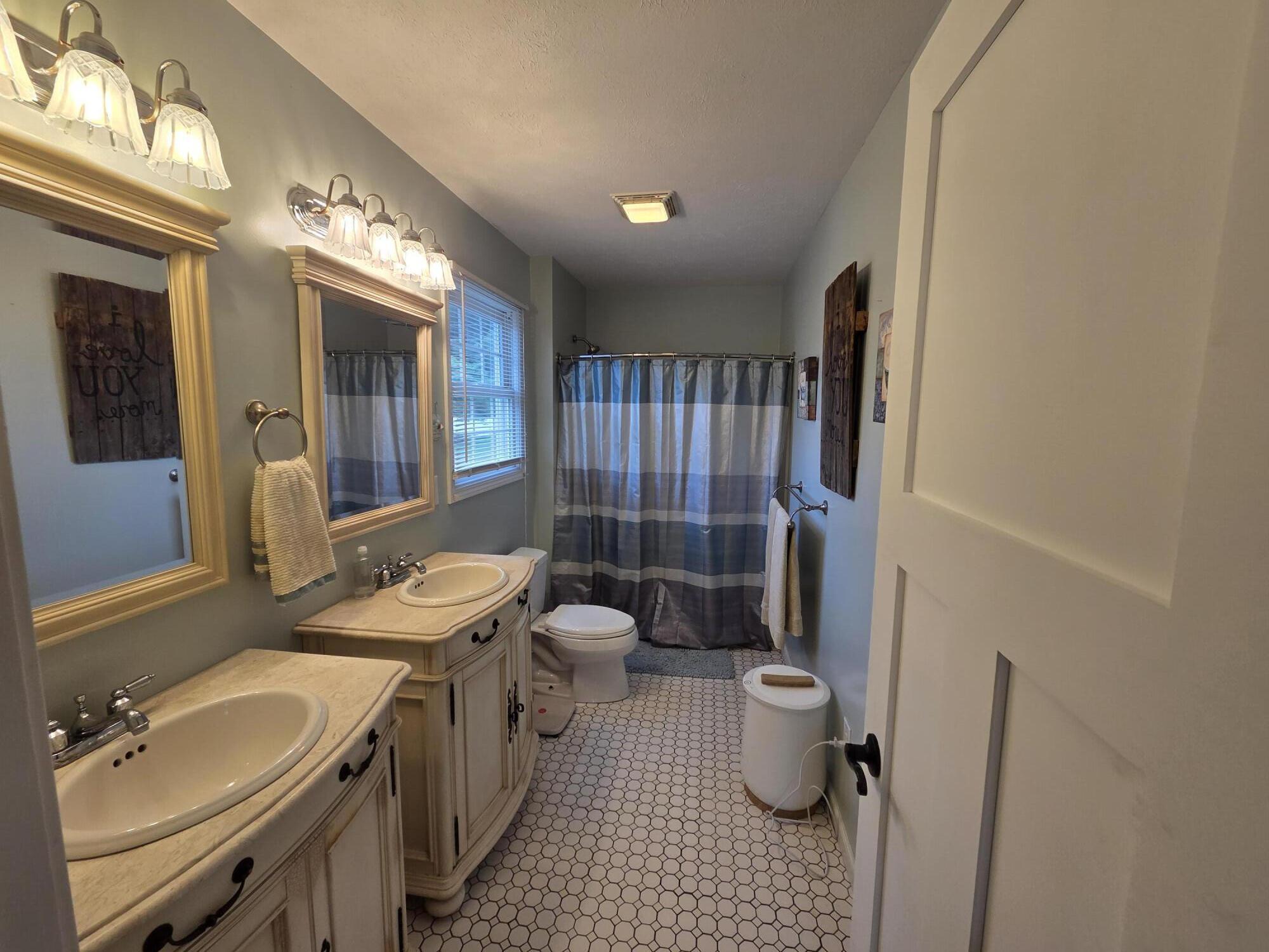 4084 W Shore Drive, Bremen, IN 46506; Image #8