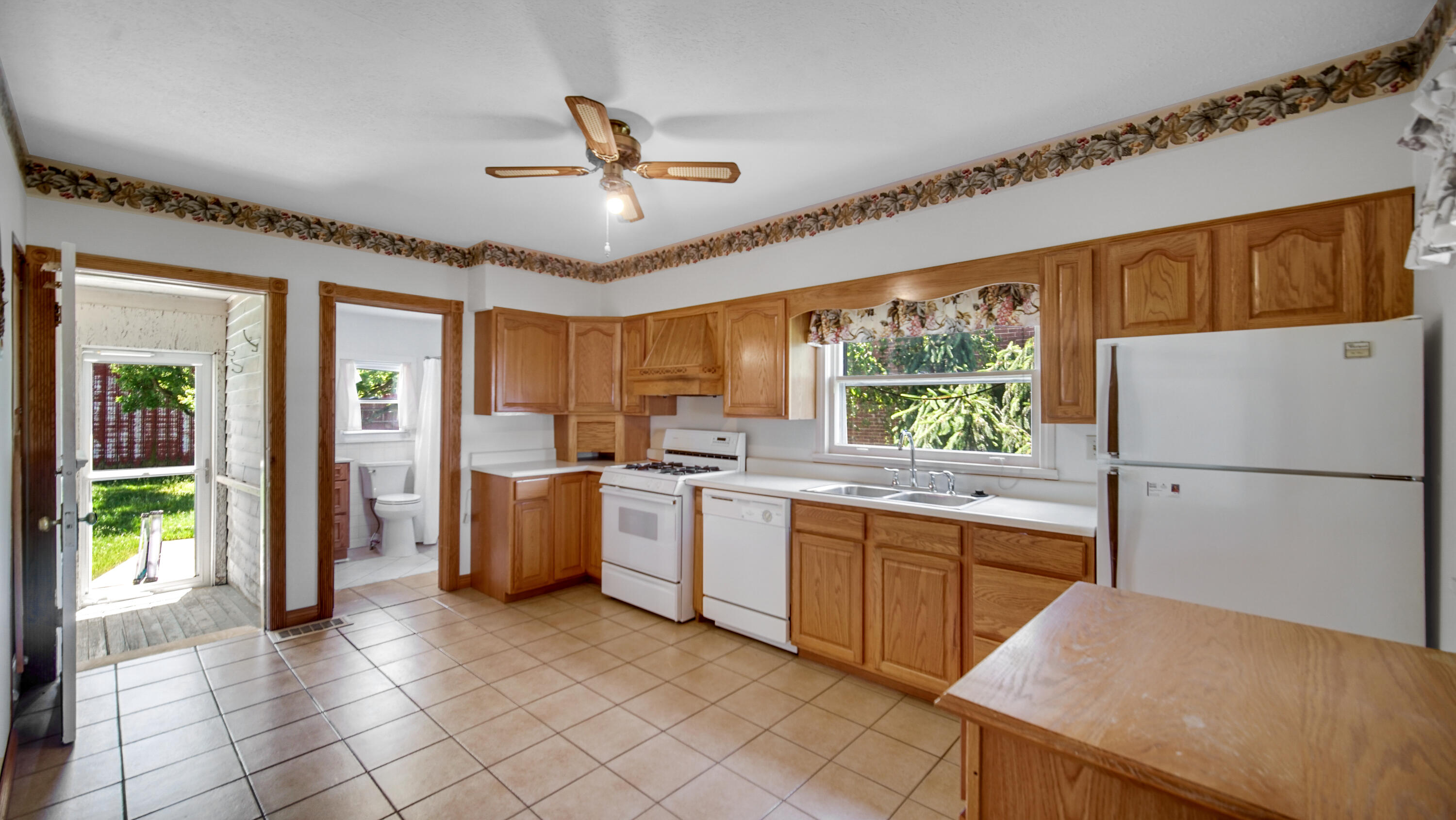 8 E Moore Street, Hanna, IN 46340; Image #9