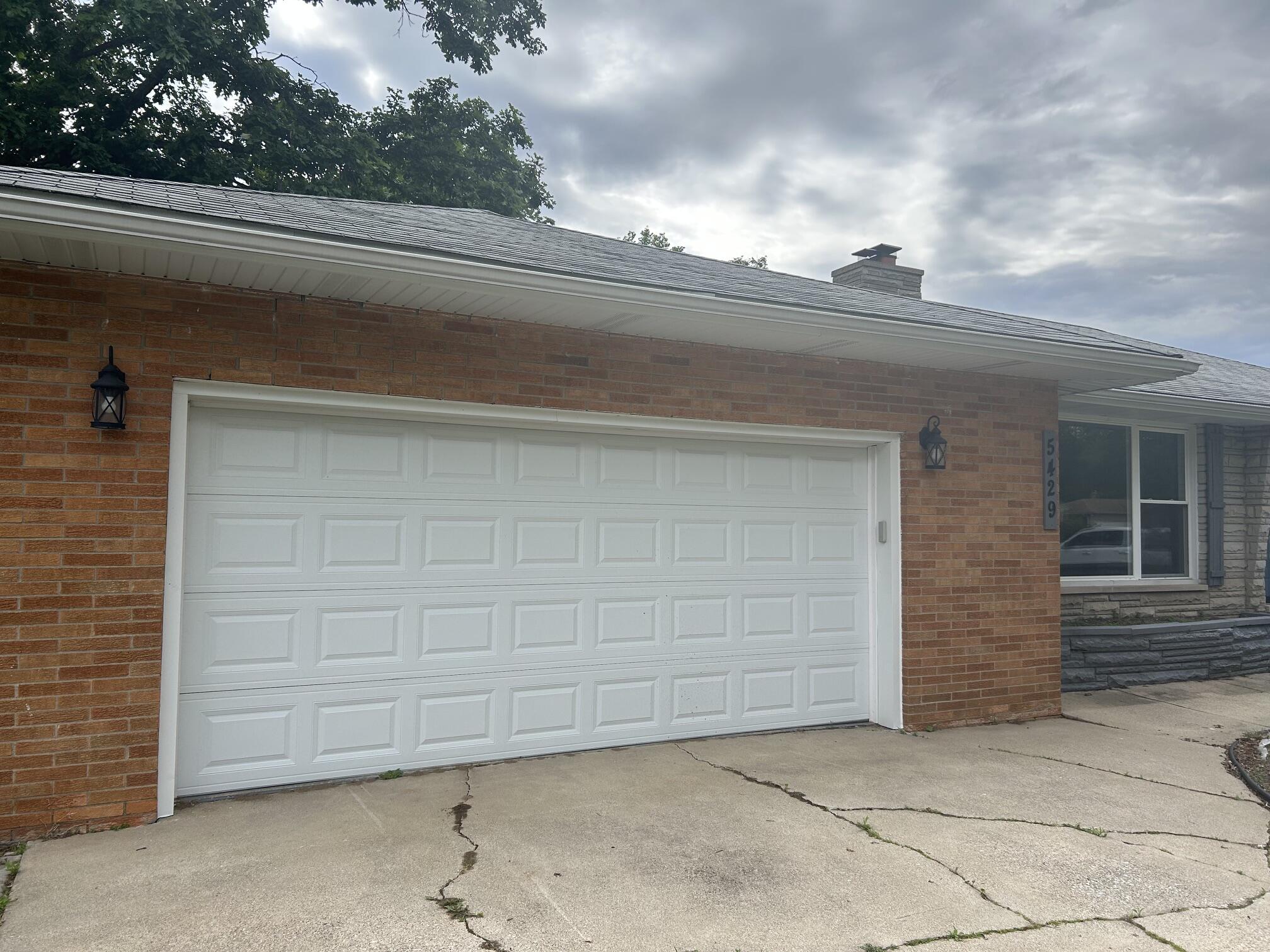 5429 Dexter Drive, Merrillville, IN 46410; Image #4