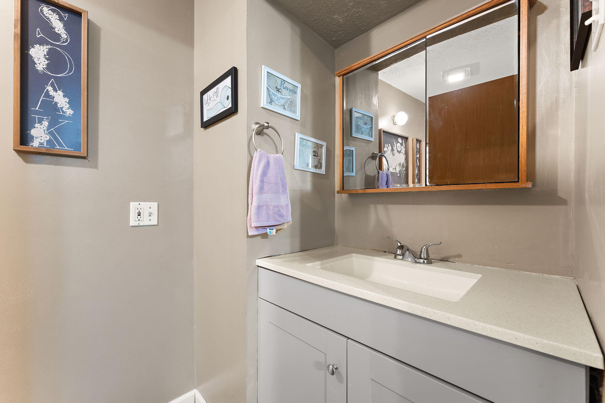 33 E Washington Avenue, Hobart, IN 46342; Image #29