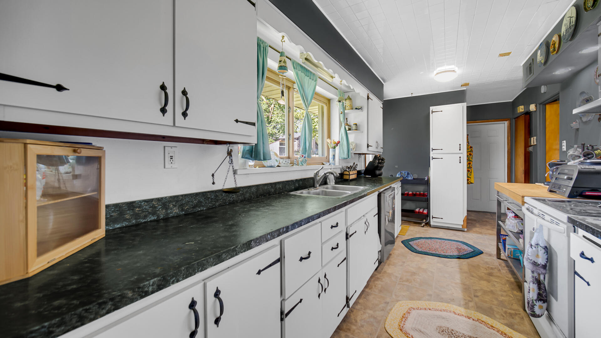 8306 Crestwood Avenue, Munster, IN 46321; Image #7