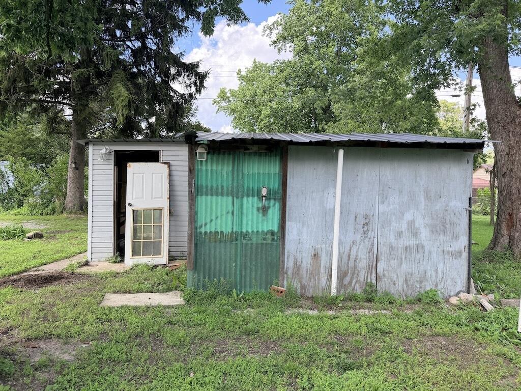 302 E Main Street, Medaryville, IN 47957; Image #19