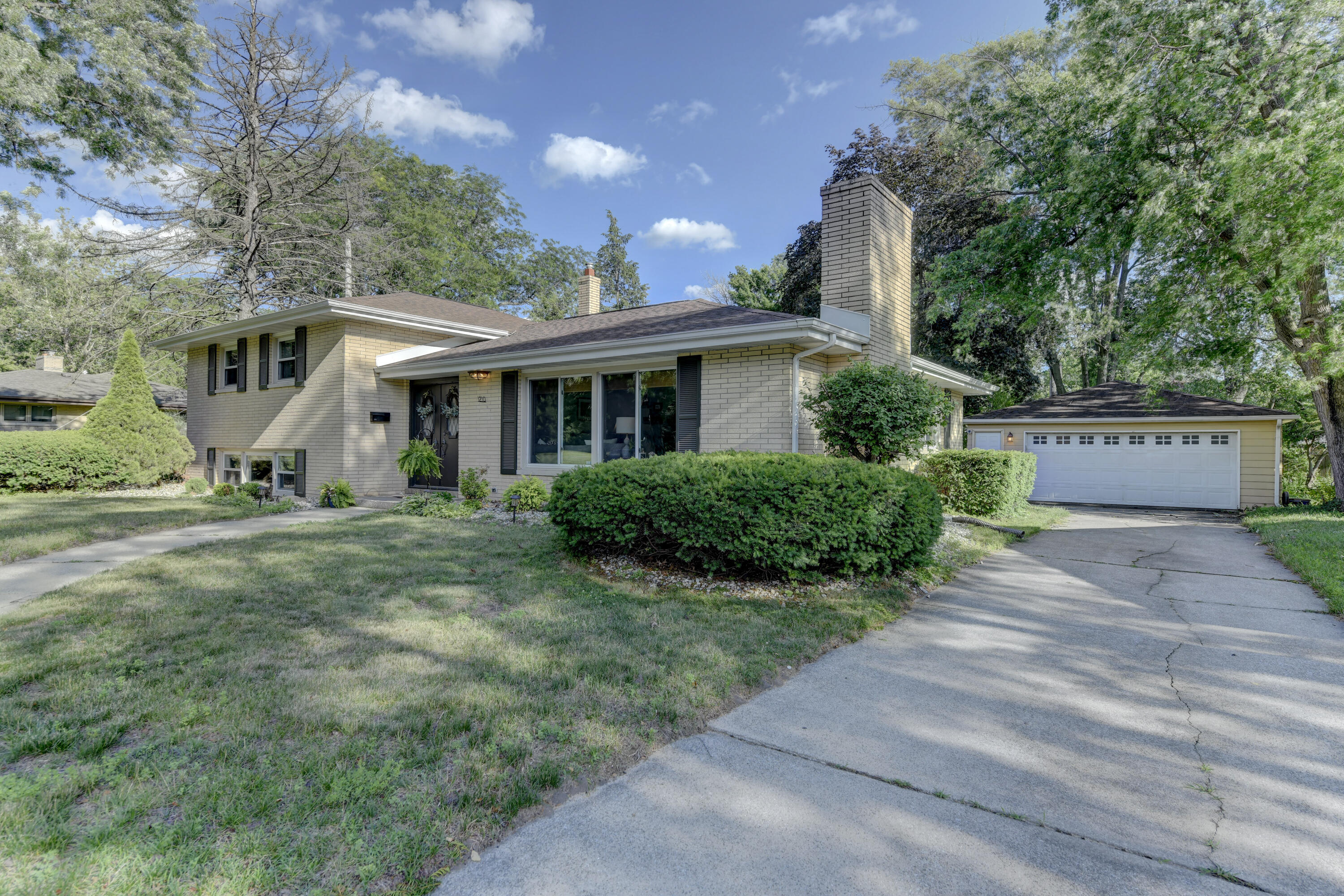 1210 Park Drive, Munster, IN 46321; Image #2