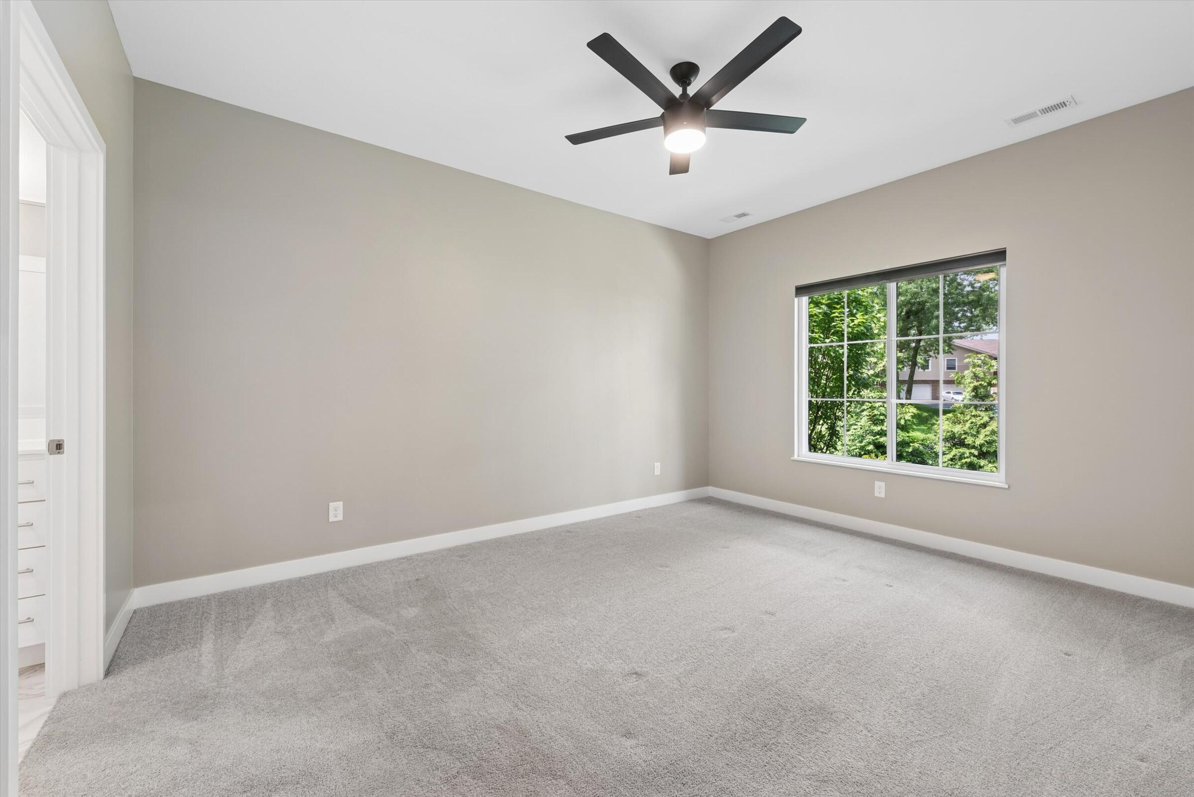 1933 W Woodglen Circle, Valparaiso, IN 46383; Image #17