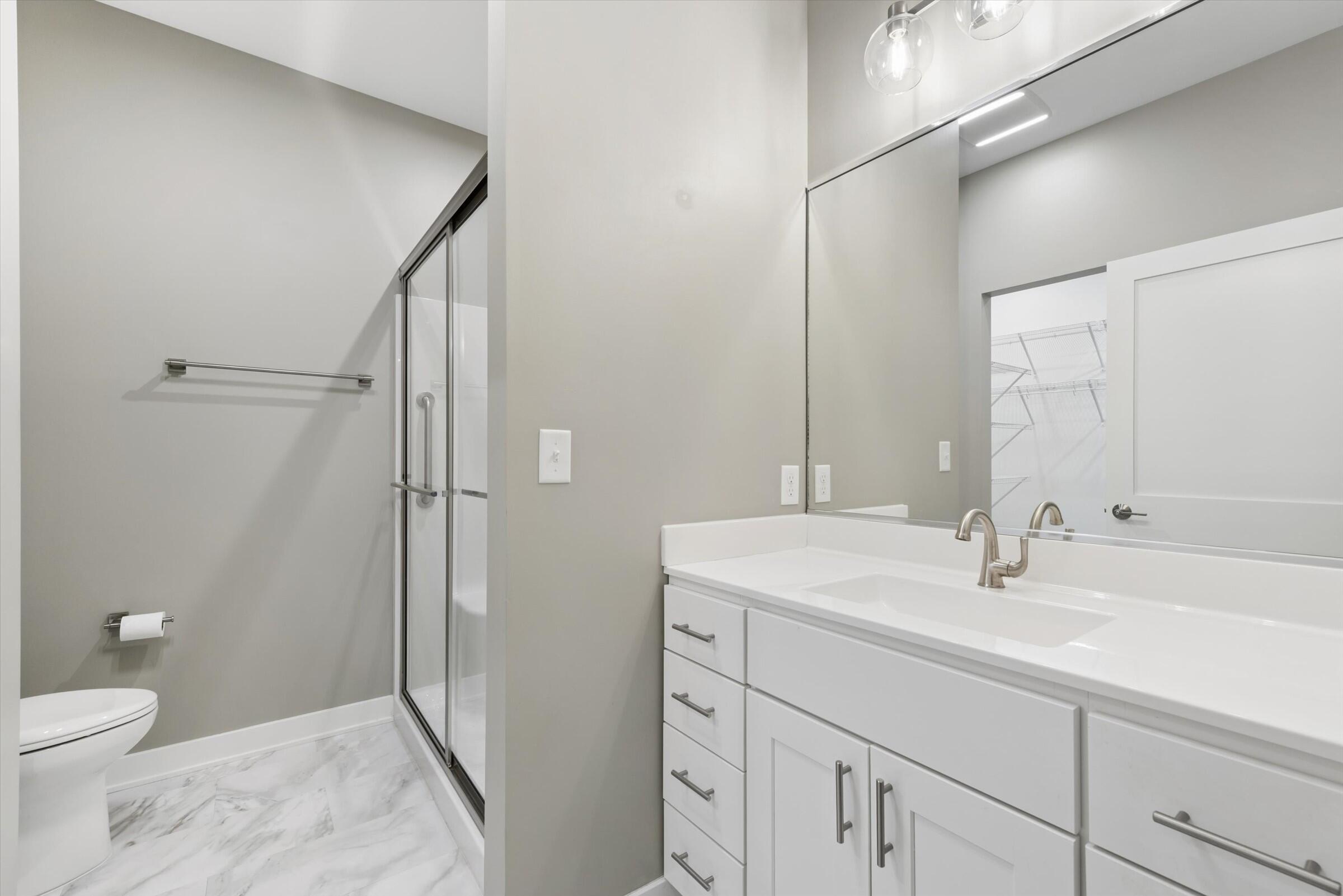 1933 W Woodglen Circle, Valparaiso, IN 46383; Image #18